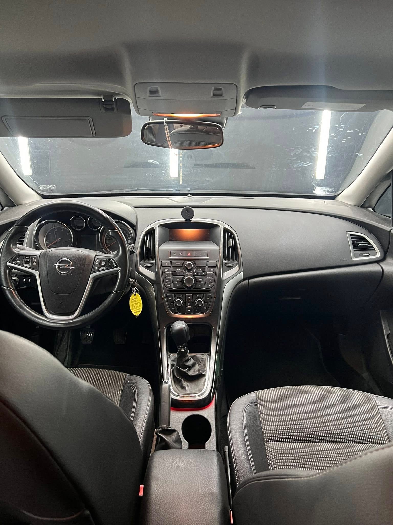 
OPELASTRA 1.6 CDTI EcoFLEX SeS Sports Tourer Cosmo2015 full									