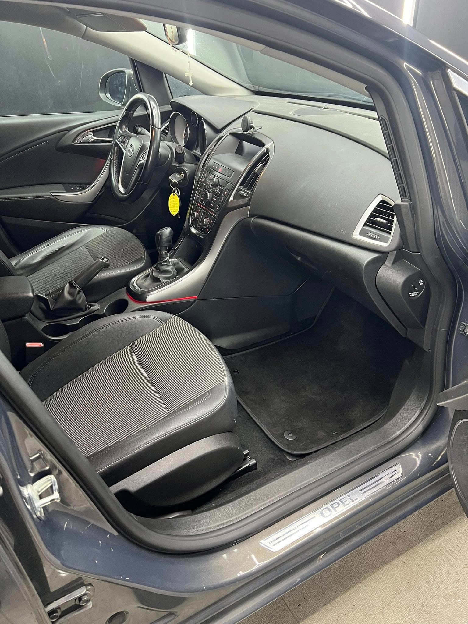 
OPELASTRA 1.6 CDTI EcoFLEX SeS Sports Tourer Cosmo2015 full									