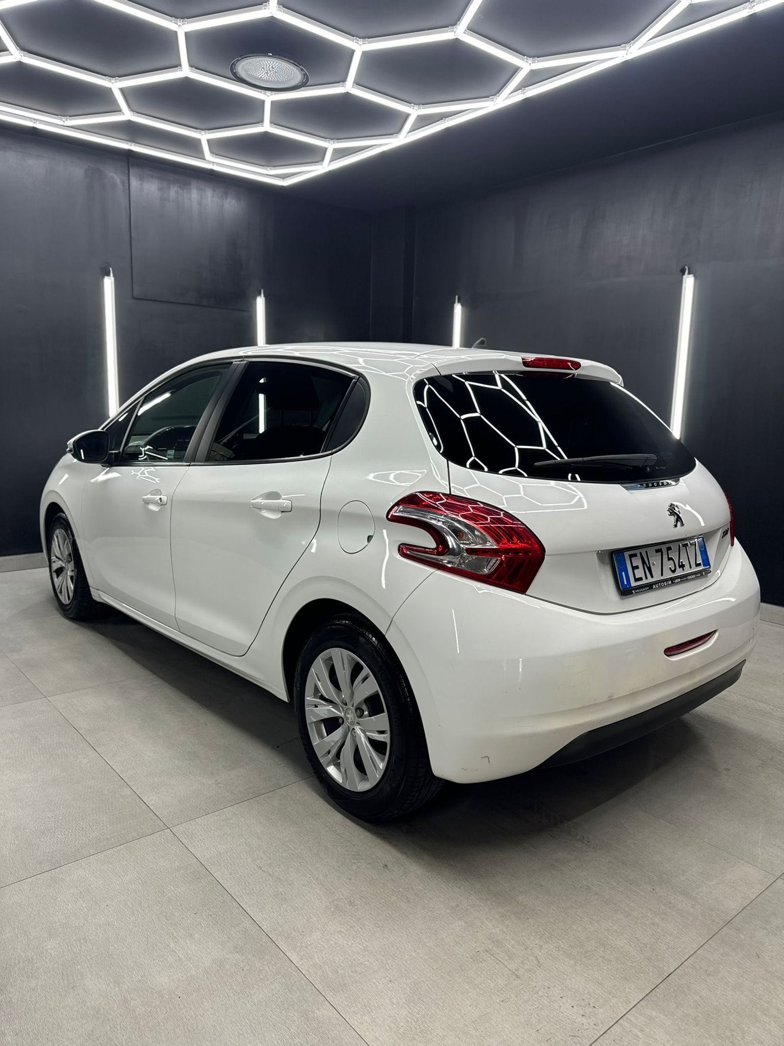 
PEUGEOT208 1o serie 1.2 VTi 82 CV 5P Allure2012 full									