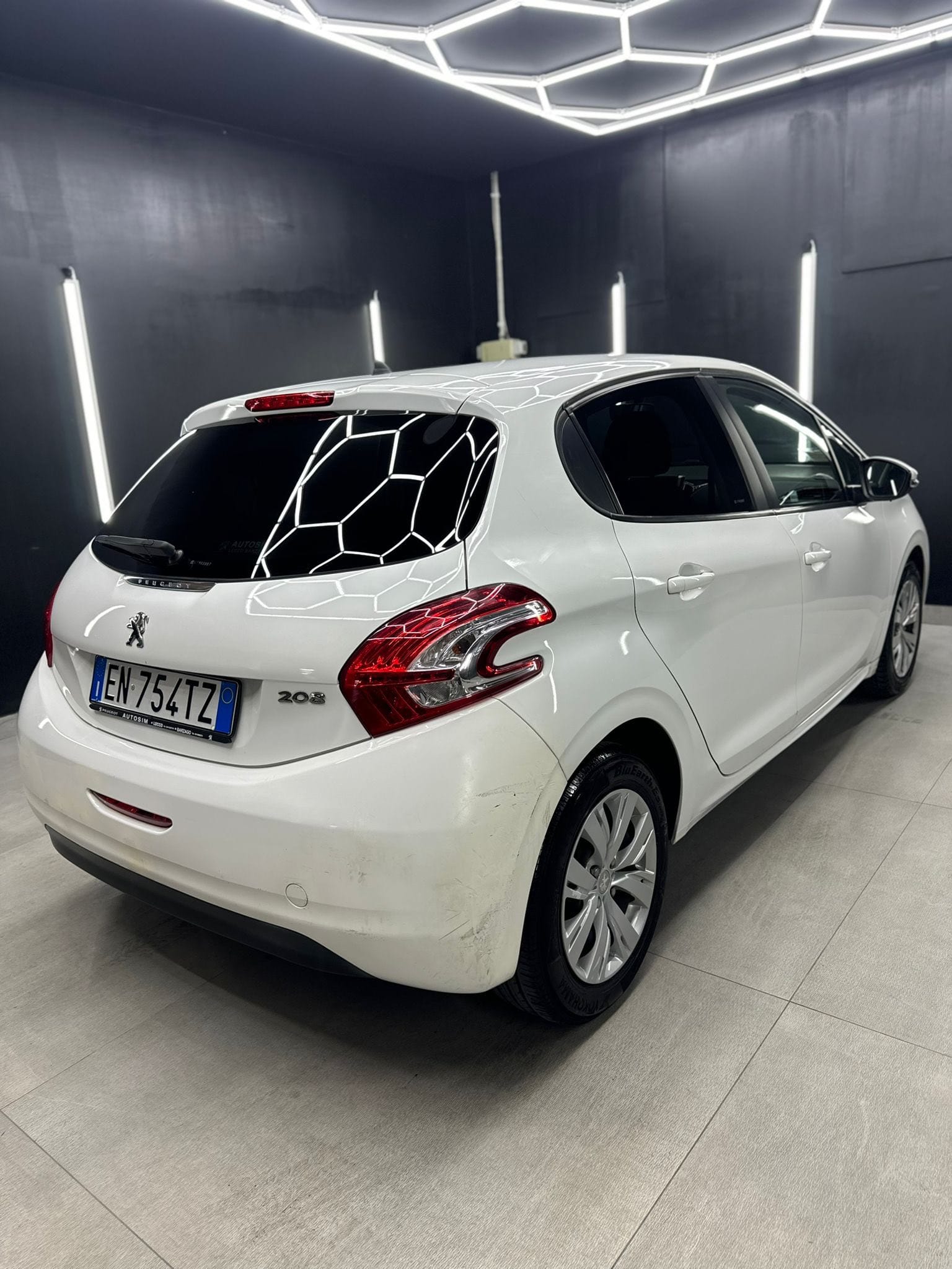 
PEUGEOT208 1o serie 1.2 VTi 82 CV 5P Allure2012 full									