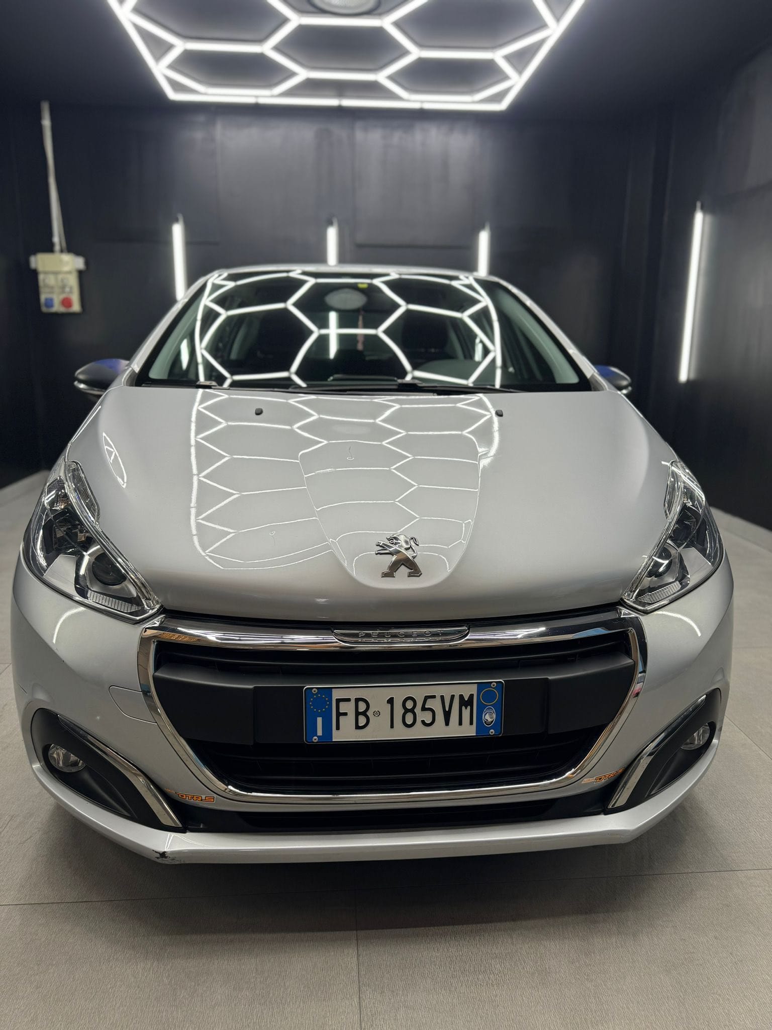 
PEUGEOT208 1o serie PureTech 82 5P Allure2016 full									