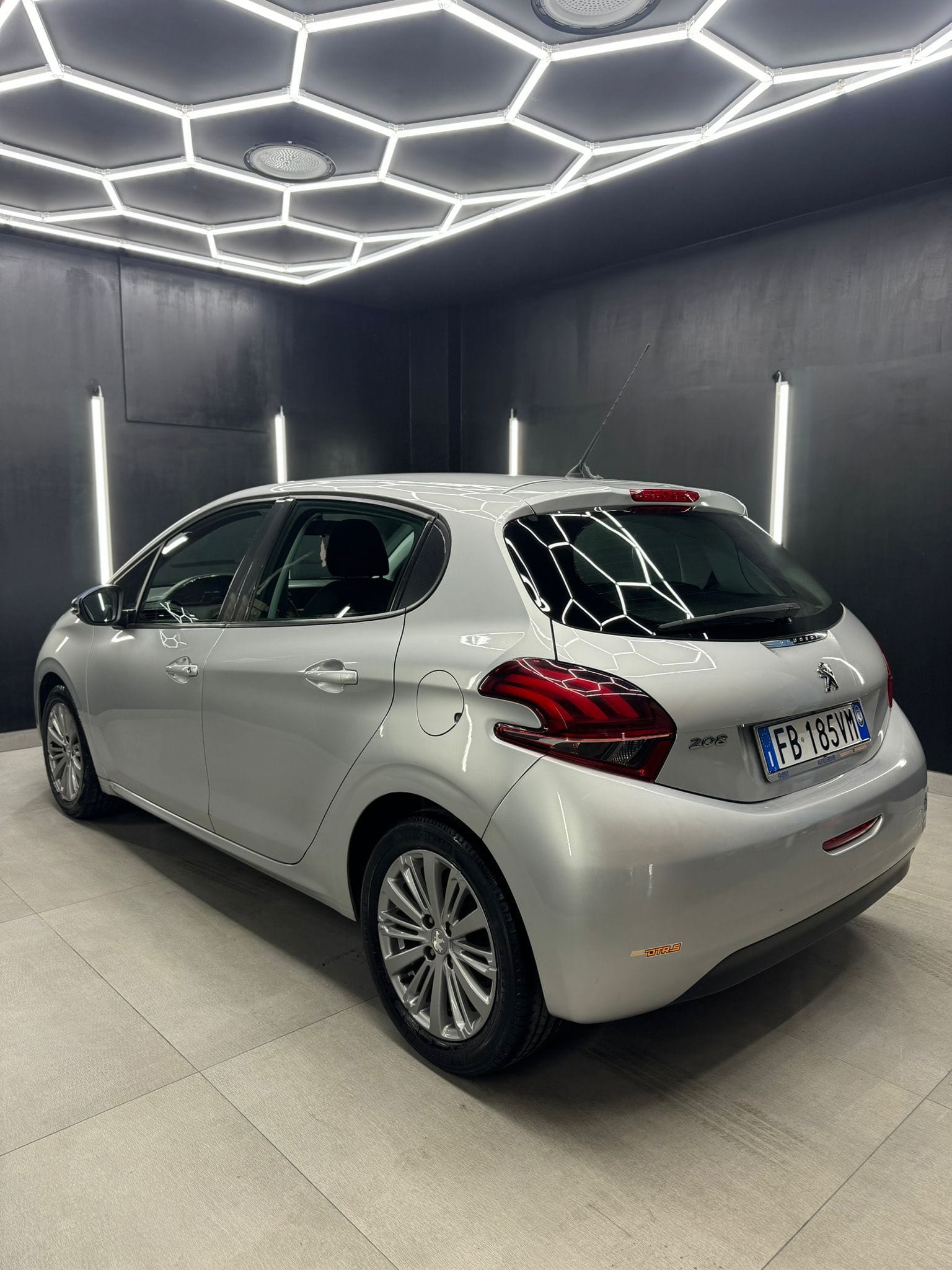 
PEUGEOT208 1o serie PureTech 82 5P Allure2016 full									