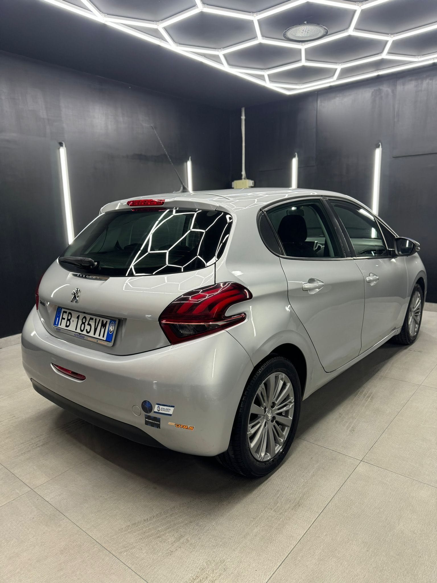 
PEUGEOT208 1o serie PureTech 82 5P Allure2016 full									