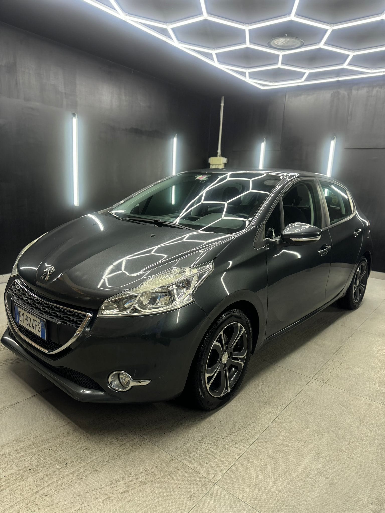 
PEUGEOT208 1o serie PureTech 82 5P Allure2015 full									