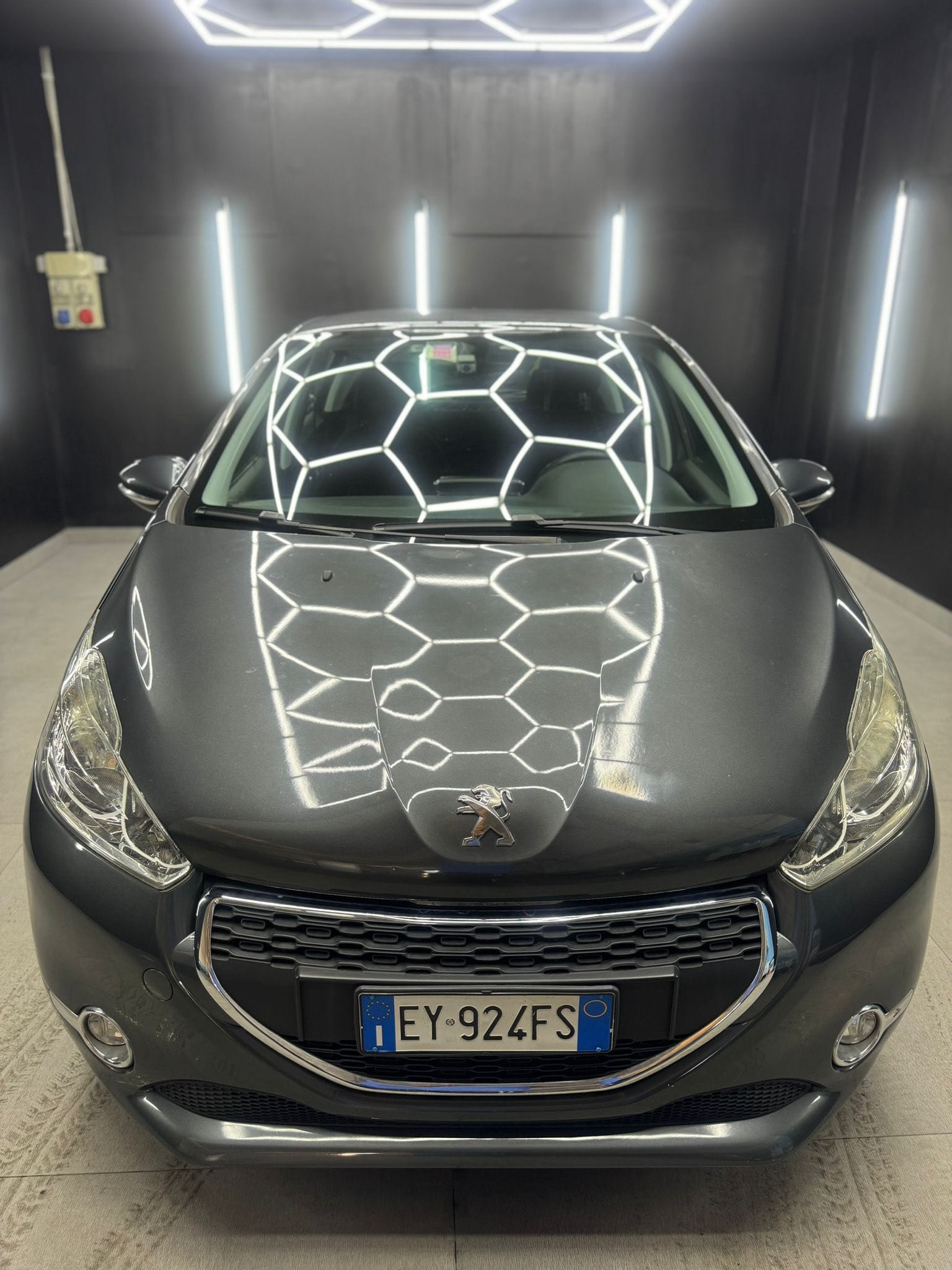 
PEUGEOT208 1o serie PureTech 82 5P Allure2015 full									