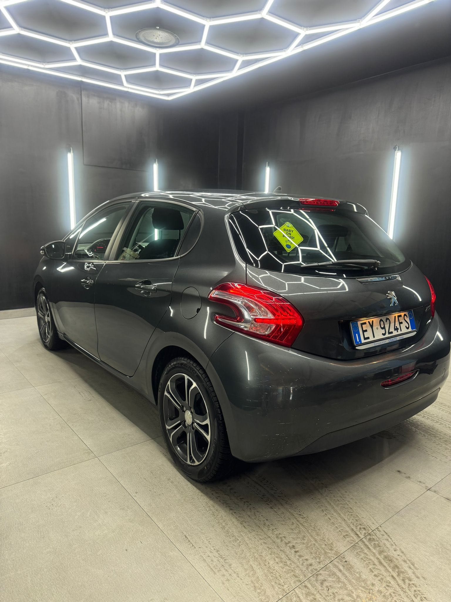 
PEUGEOT208 1o serie PureTech 82 5P Allure2015 full									