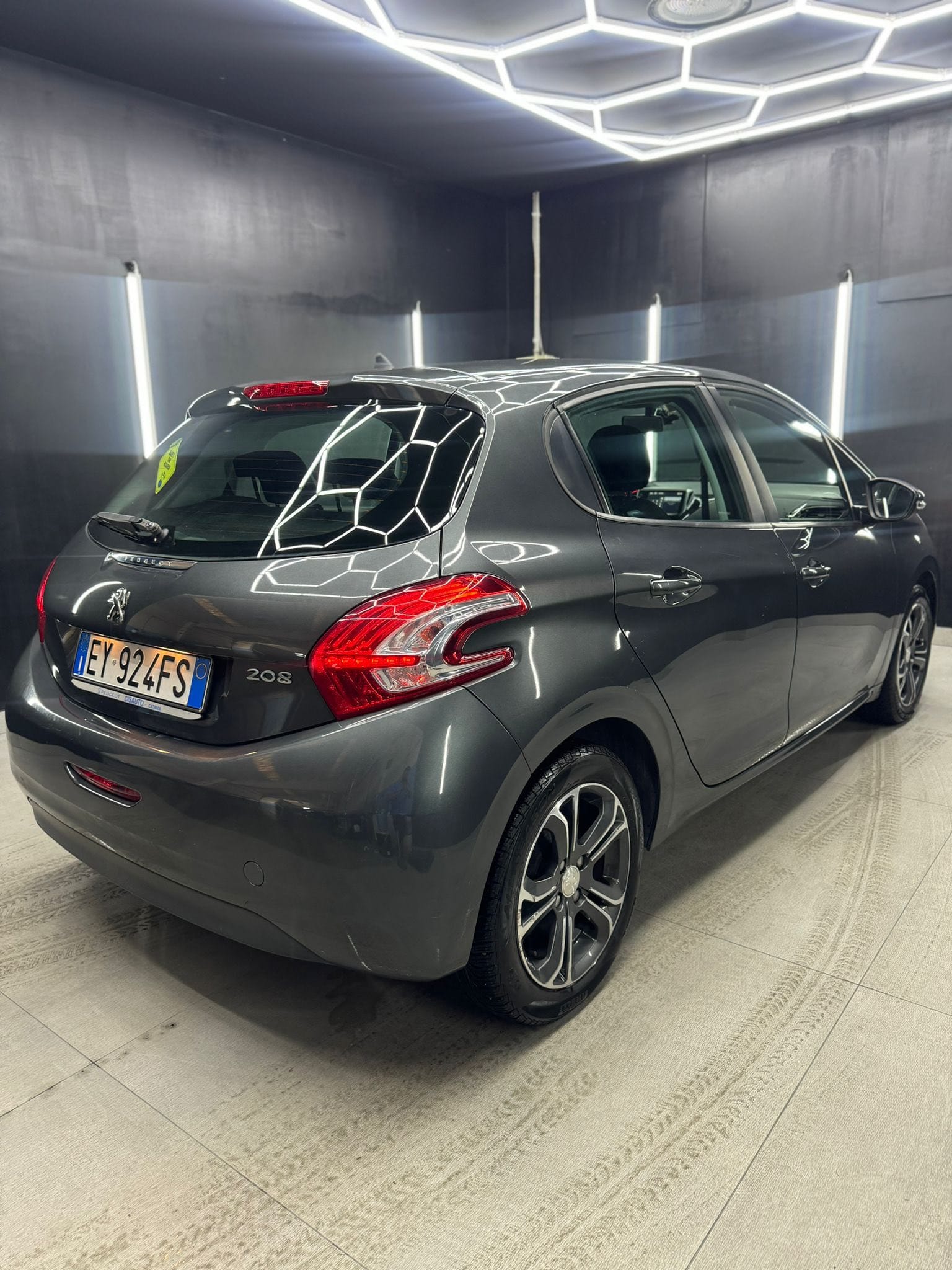 
PEUGEOT208 1o serie PureTech 82 5P Allure2015 full									