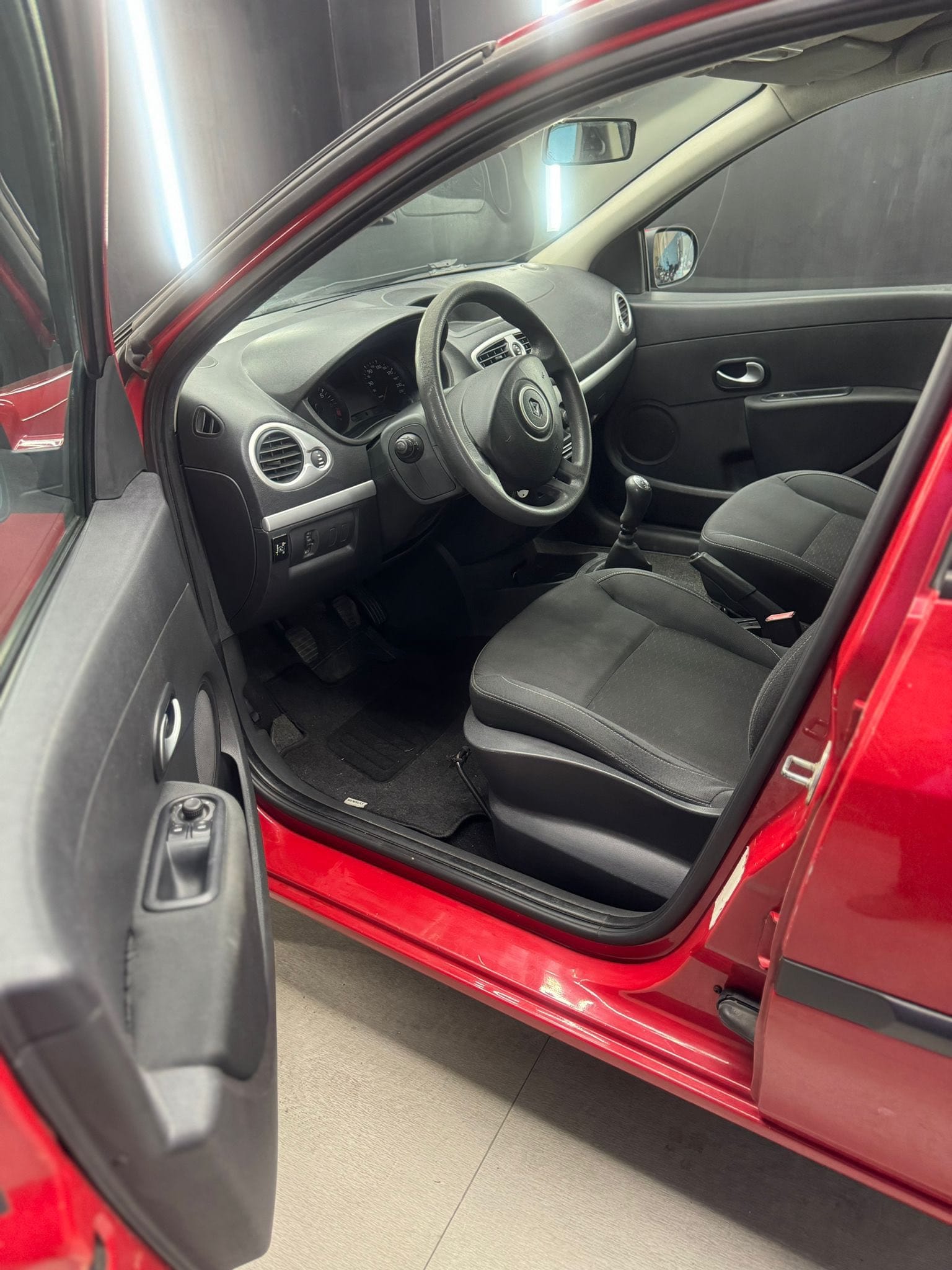 
RENAULTClio 1.2 16V 5P GPL Dynamique2009 full									