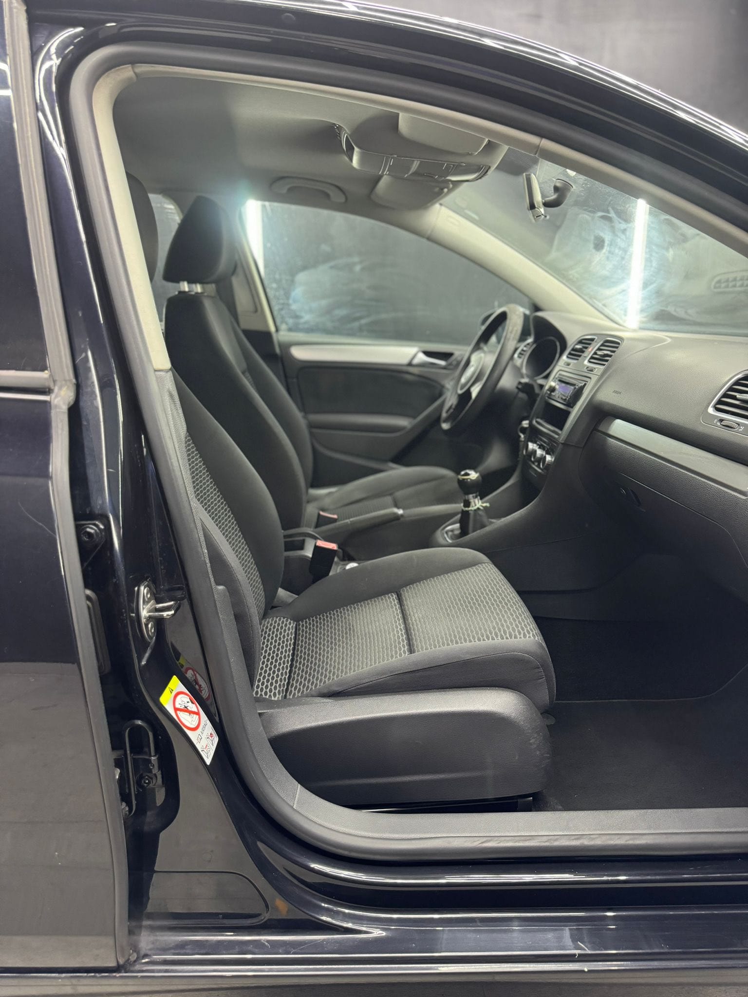 
VOLKSWAGENGOLF Business 1.6 TDI Highline2010 full									