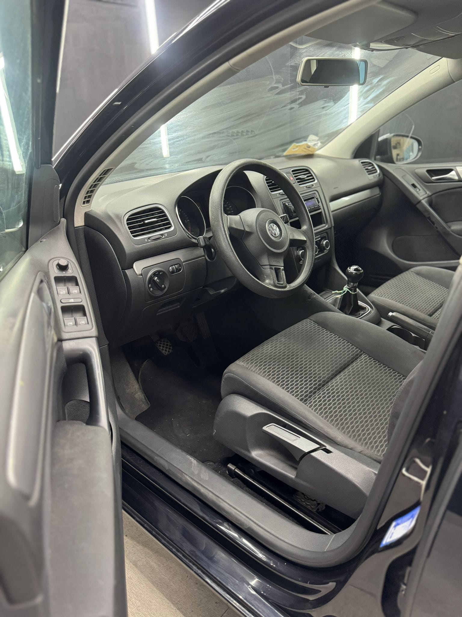 
VOLKSWAGENGOLF Business 1.6 TDI Highline2010 full									