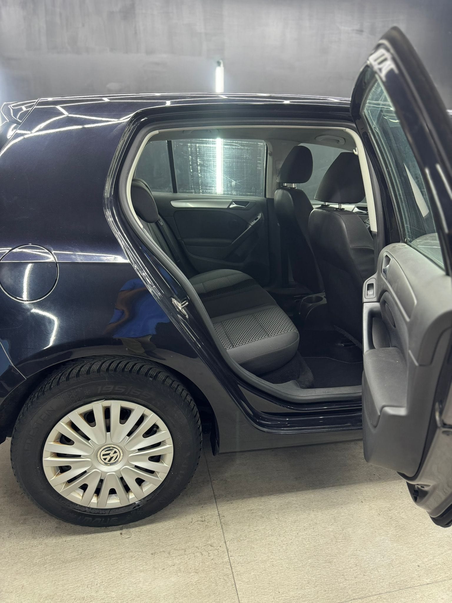 
VOLKSWAGENGOLF Business 1.6 TDI Highline2010 full									