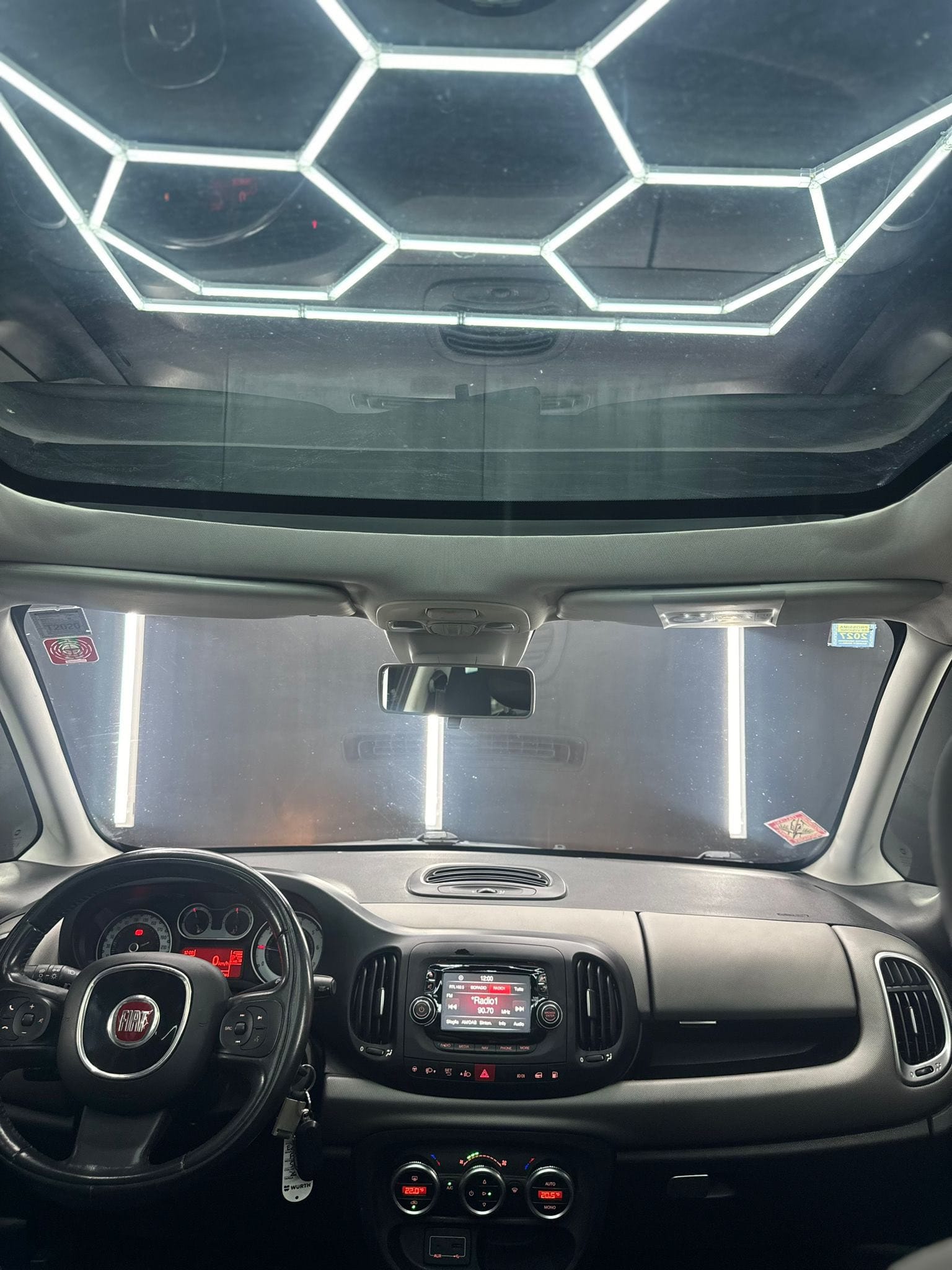 
FIAT500L 0.9 TwinAir Turbo Natural Power Lounge2015 full									