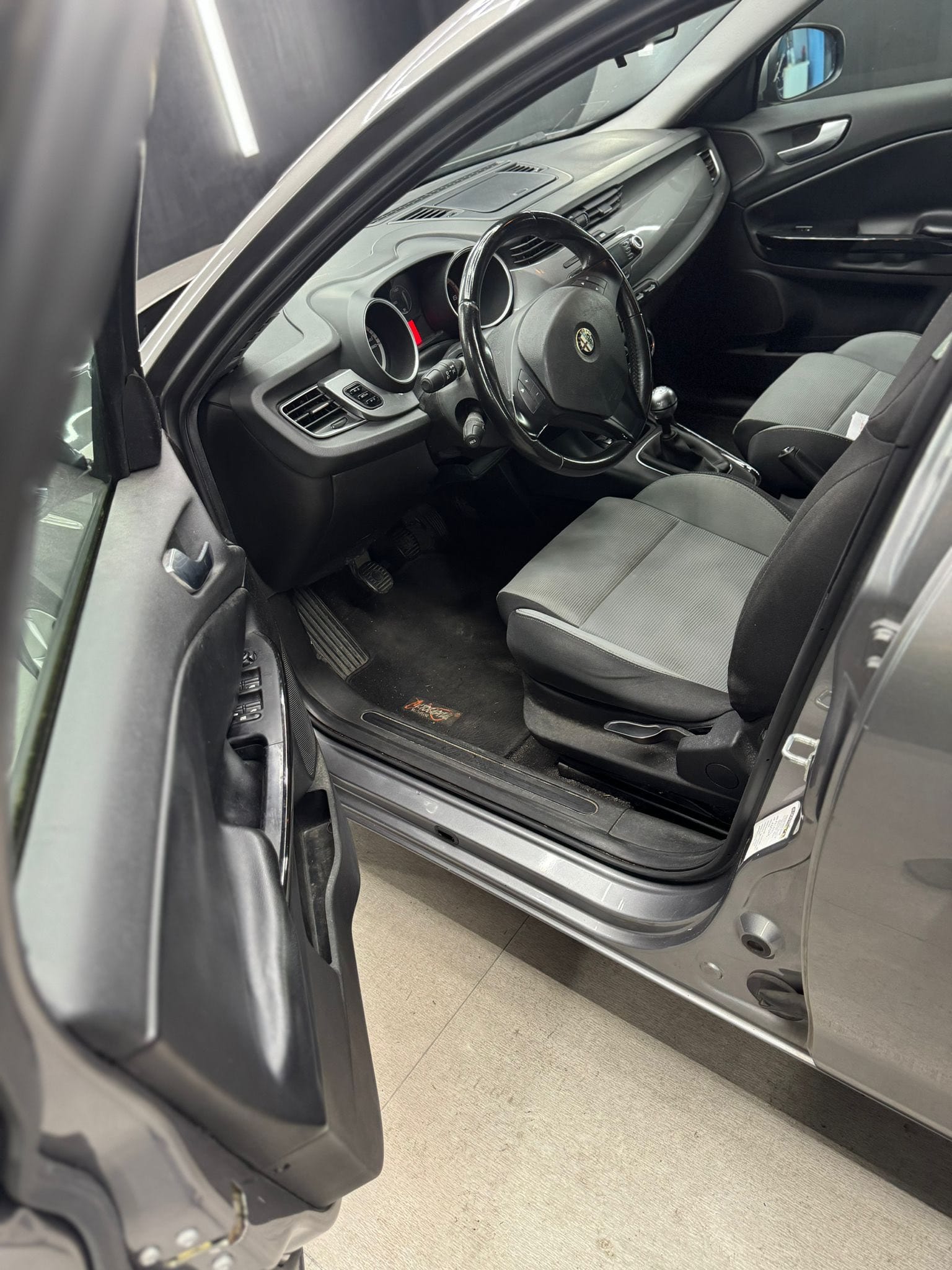 
ALFA ROMEOGIULIETTA 1.6 JTDm-2 105 CV Exclusive2013 full									