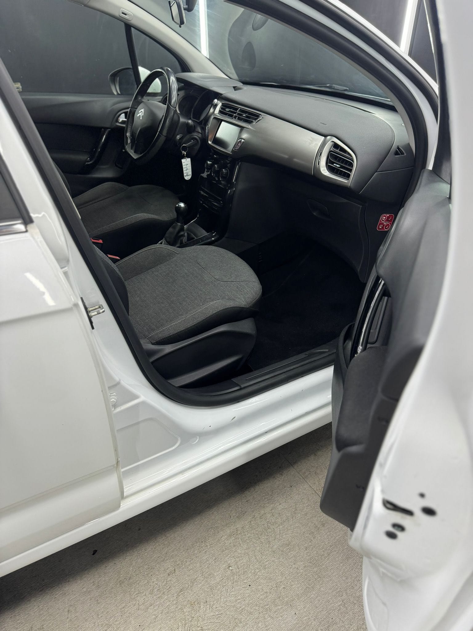 
CITROENC3 PureTech 82 Exclusive2016 full									