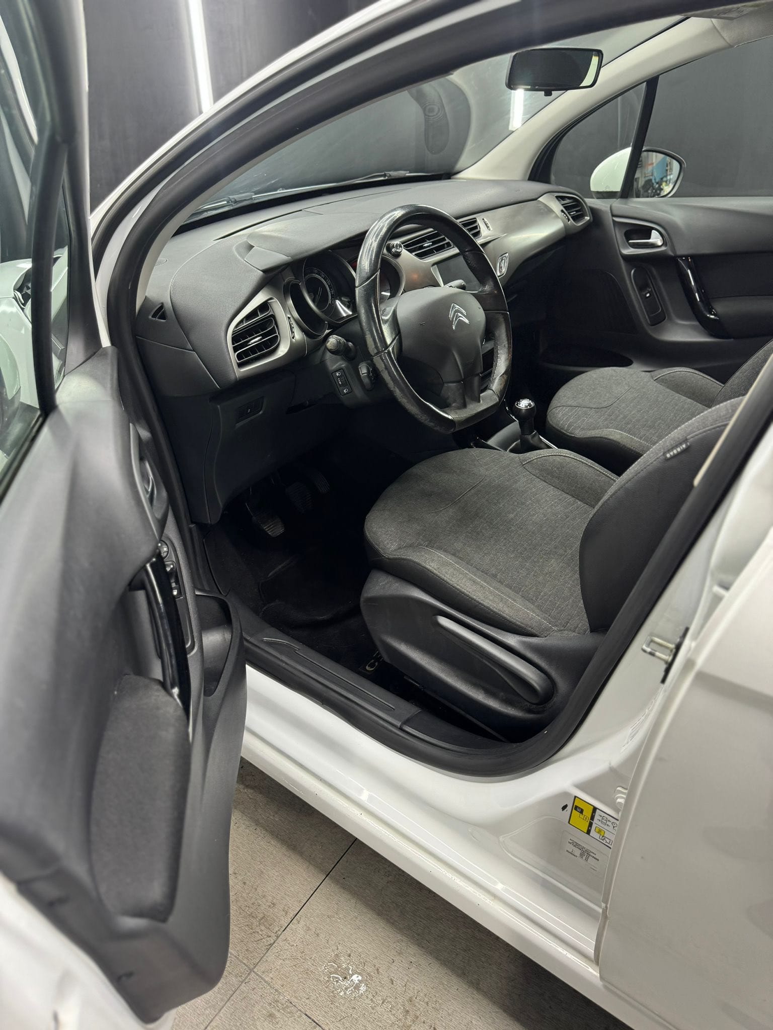 
CITROENC3 PureTech 82 Exclusive2016 full									