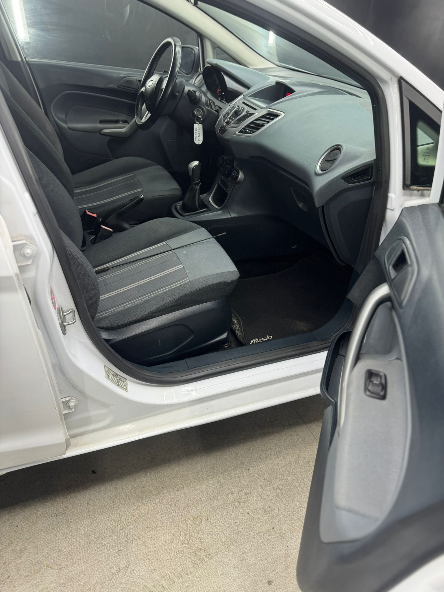 
FORDFIESTA 1.2 82 CV 5P Titanium2009 full									