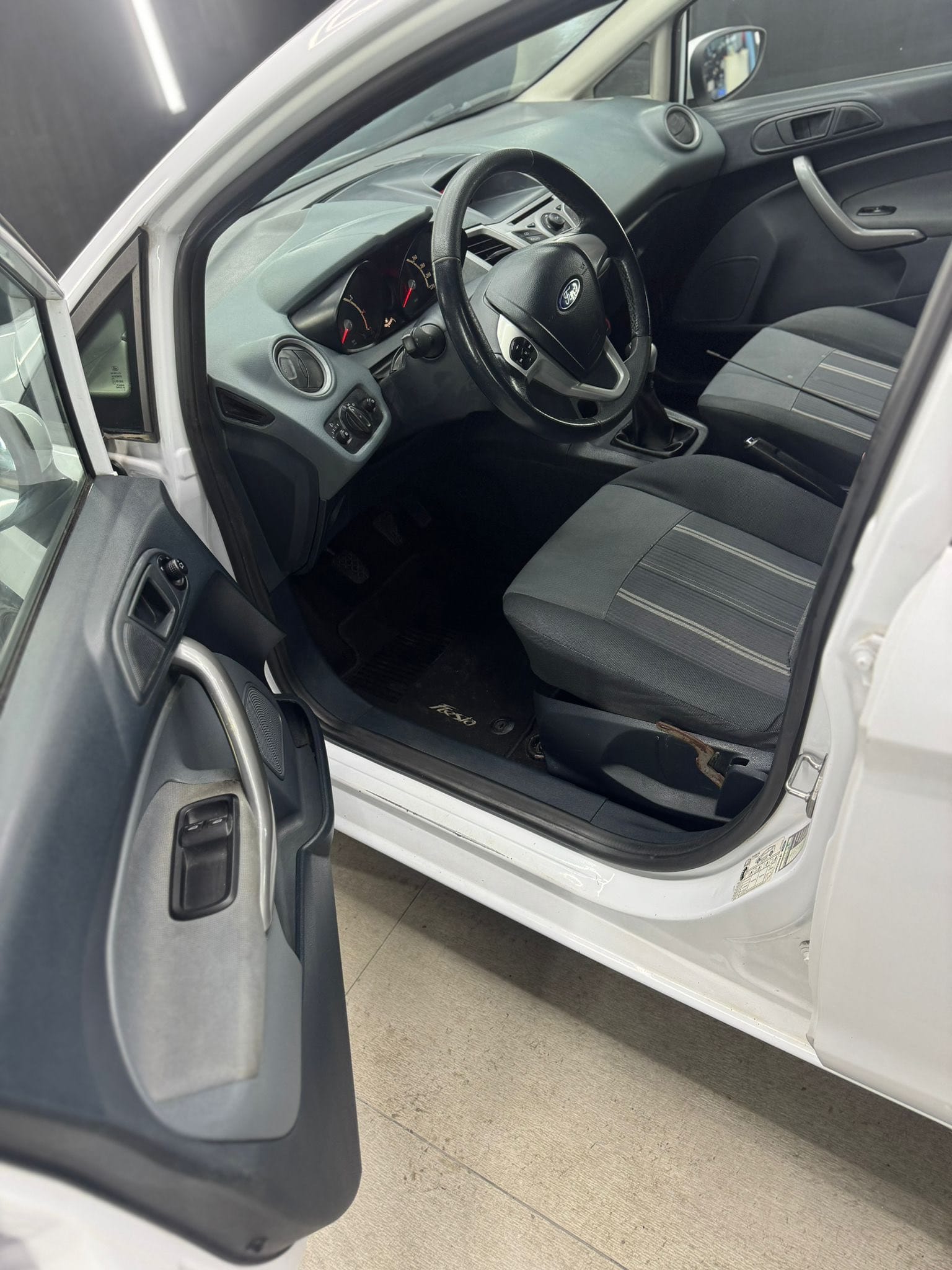 
FORDFIESTA 1.2 82 CV 5P Titanium2009 full									