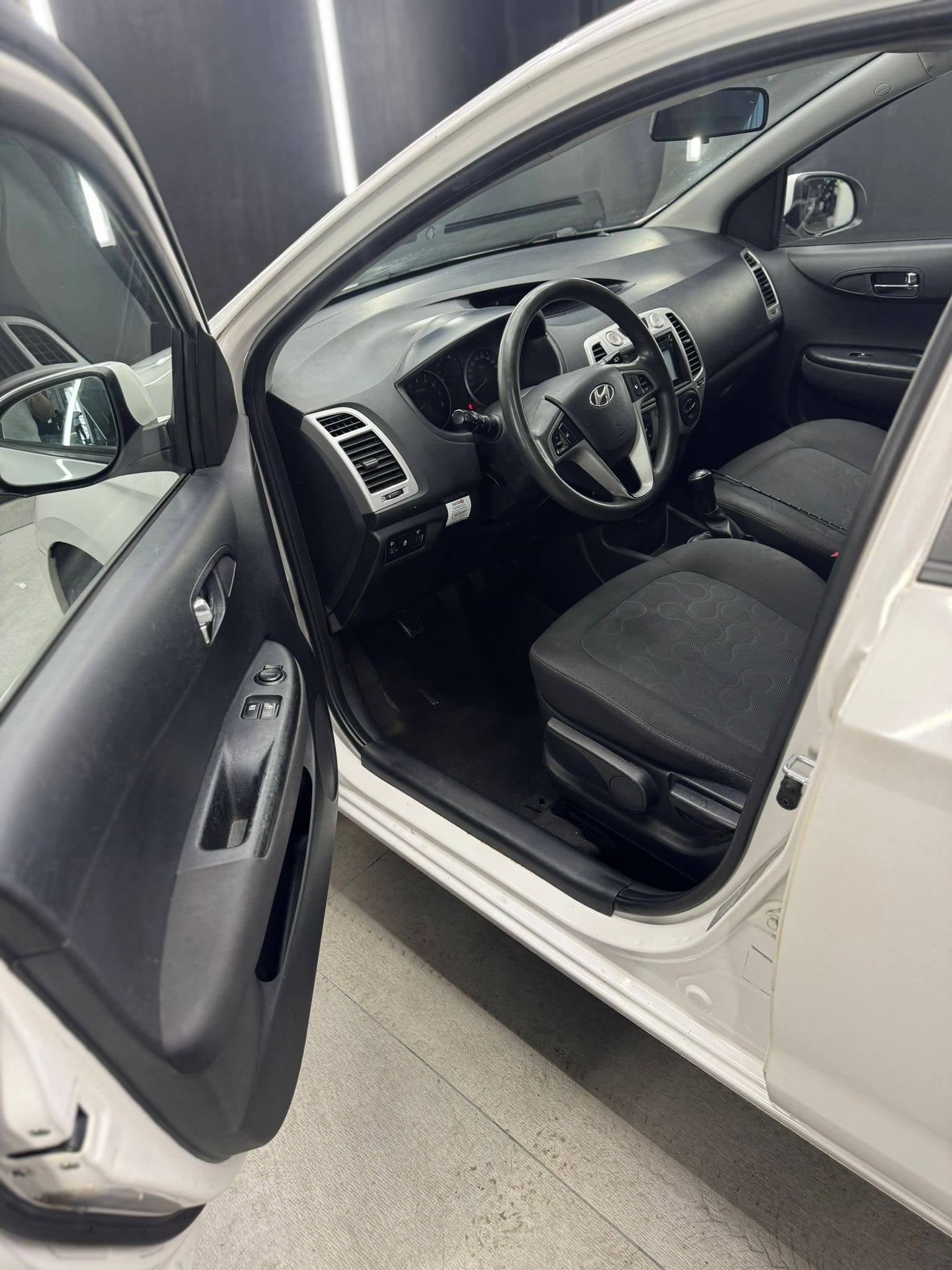 
HYUNDAIi20 1.2 5P Sound Edition2012 full									