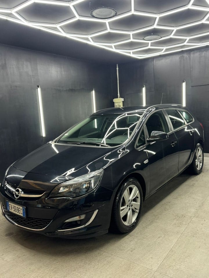
OPELAstra 1.4 Turbo 140CV Sports Tourer GPL Tech Cosmo2014 full									