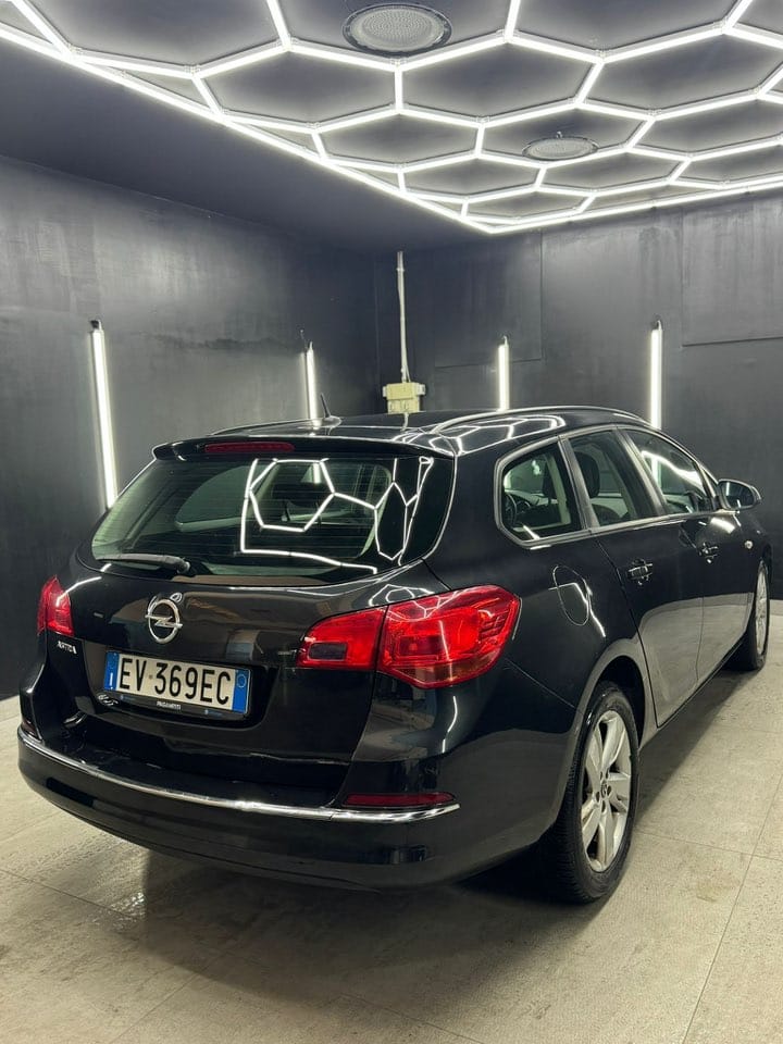 
OPELAstra 1.4 Turbo 140CV Sports Tourer GPL Tech Cosmo2014 full									