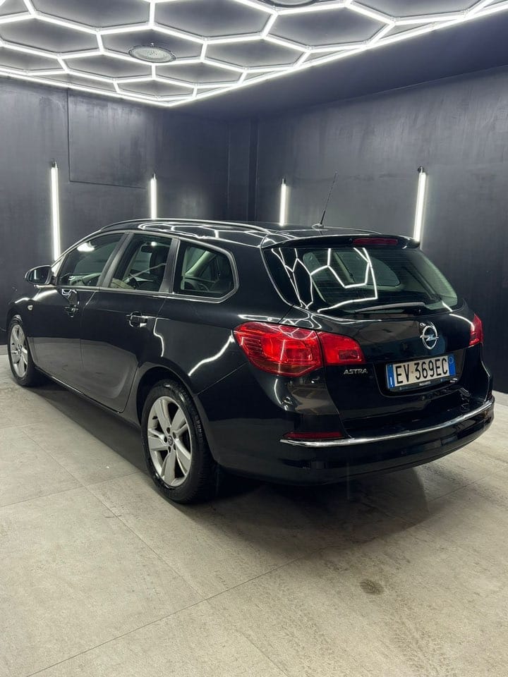 
OPELAstra 1.4 Turbo 140CV Sports Tourer GPL Tech Cosmo2014 full									