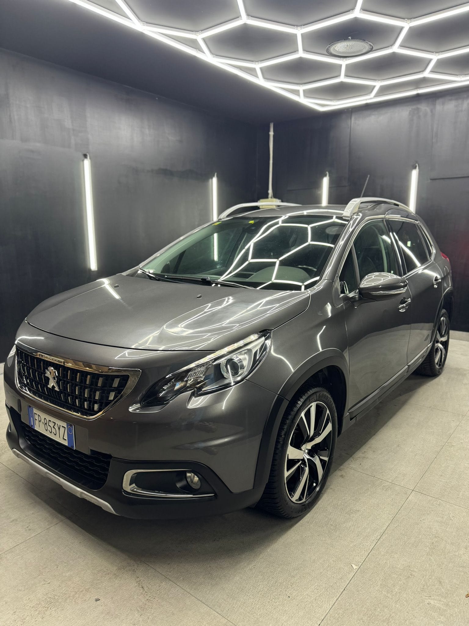 
PEUGEOT2008 1o serie PureTech Turbo 110 SeS Black Matt2018 full									