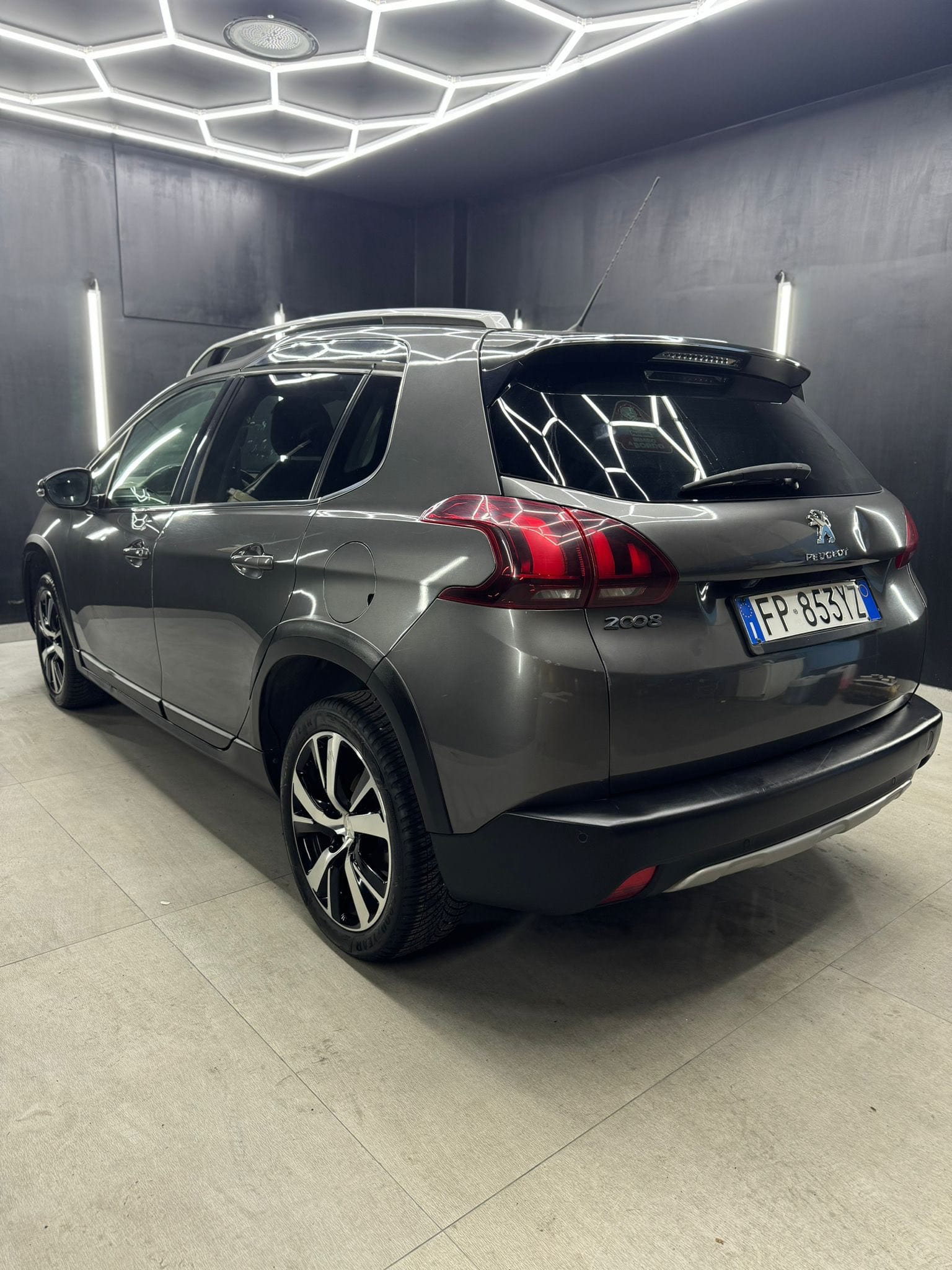 
PEUGEOT2008 1o serie PureTech Turbo 110 SeS Black Matt2018 full									