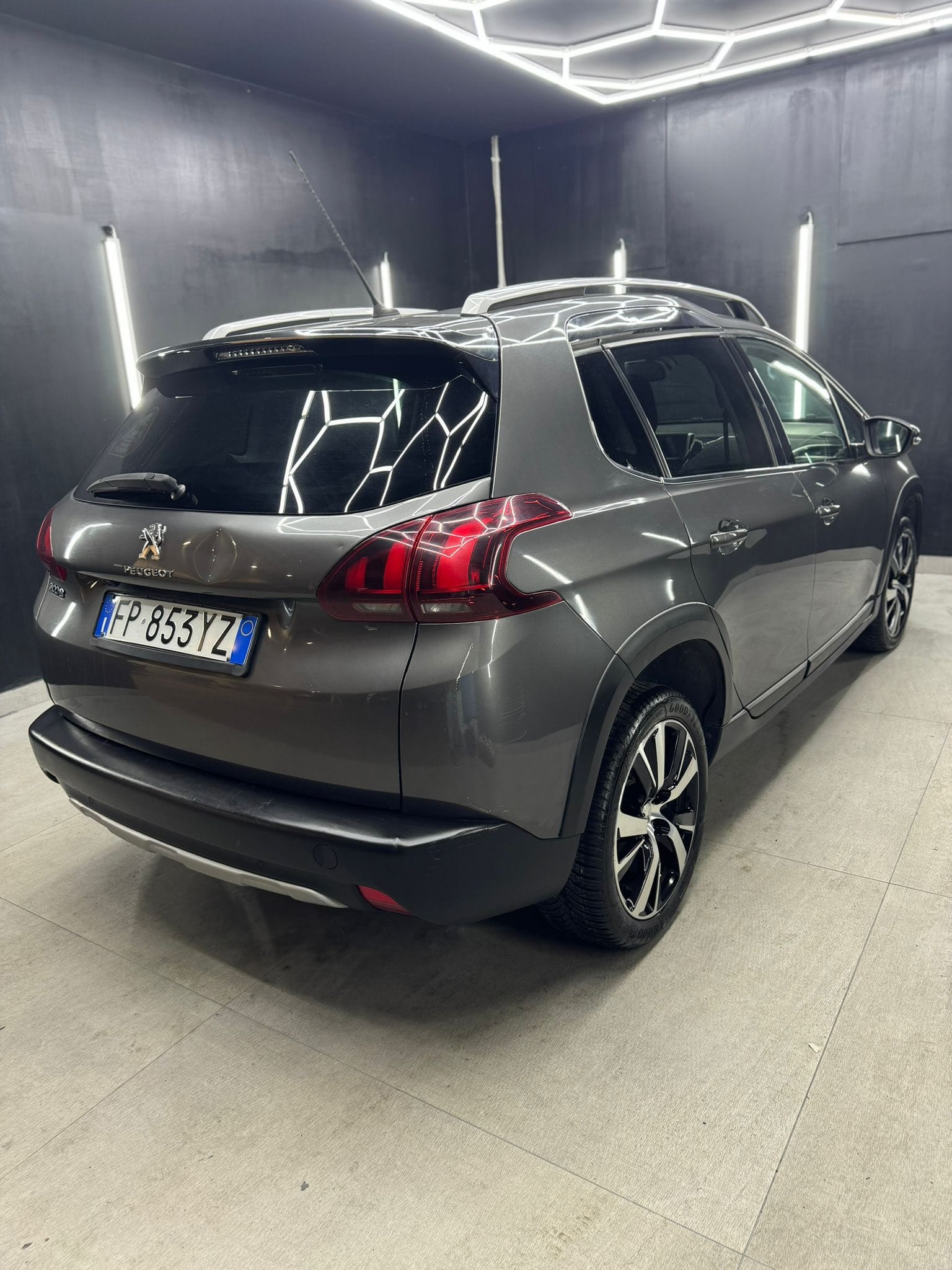 
PEUGEOT2008 1o serie PureTech Turbo 110 SeS Black Matt2018 full									