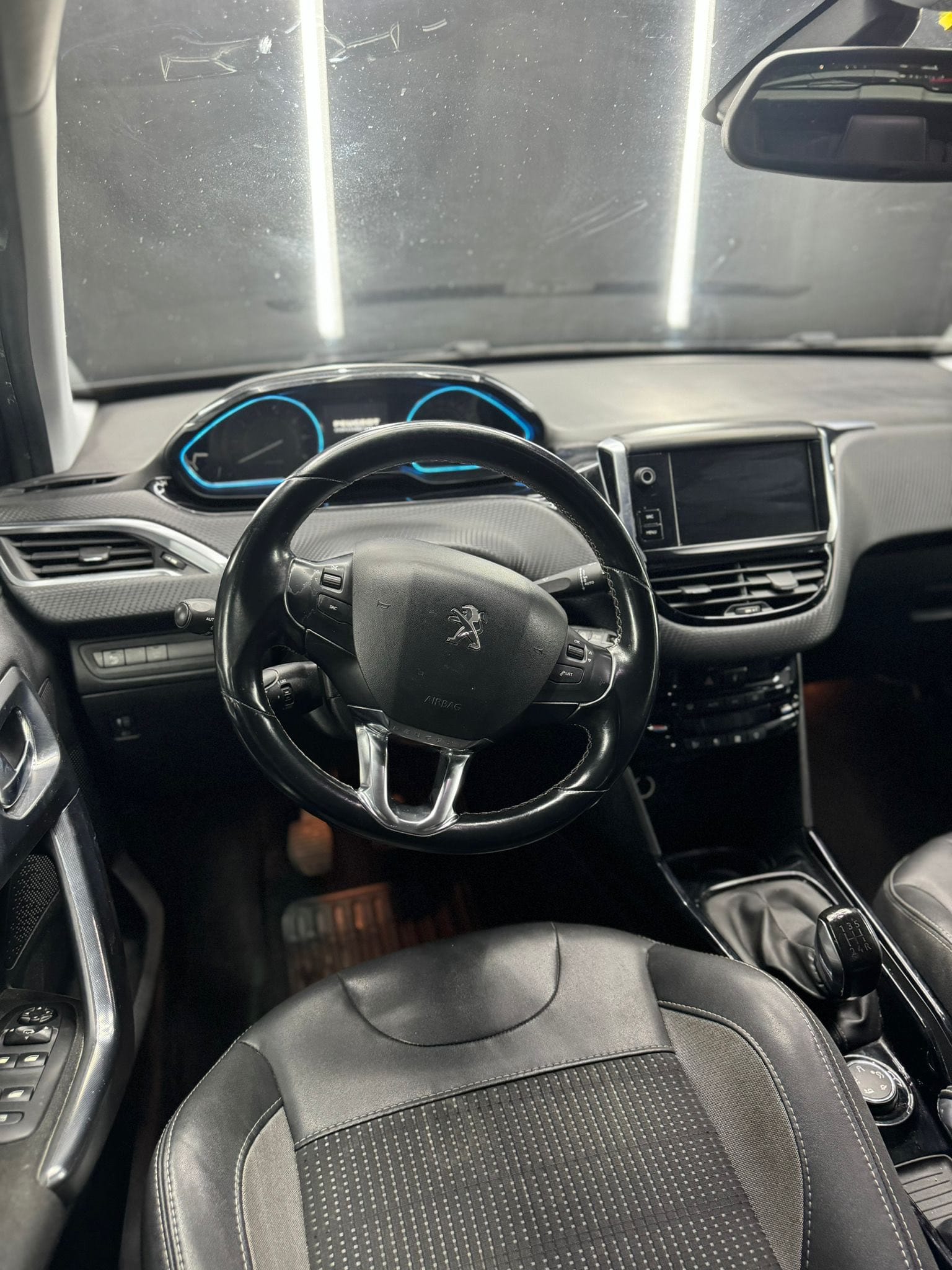 
PEUGEOT2008 1o serie PureTech Turbo 110 SeS Black Matt2018 full									