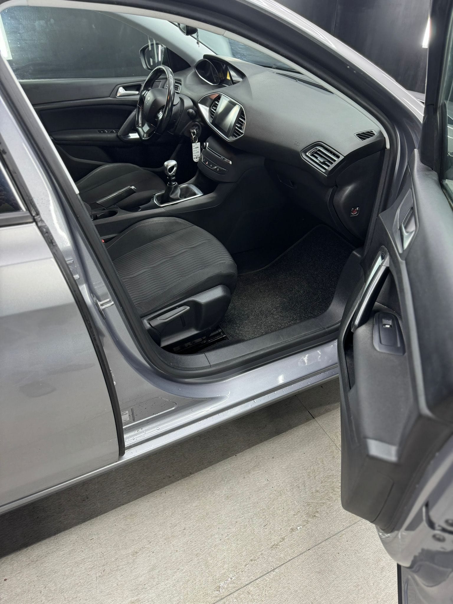 
PEUGEOT308 PureTech Turbo 130 S&S GT Line2016 full									