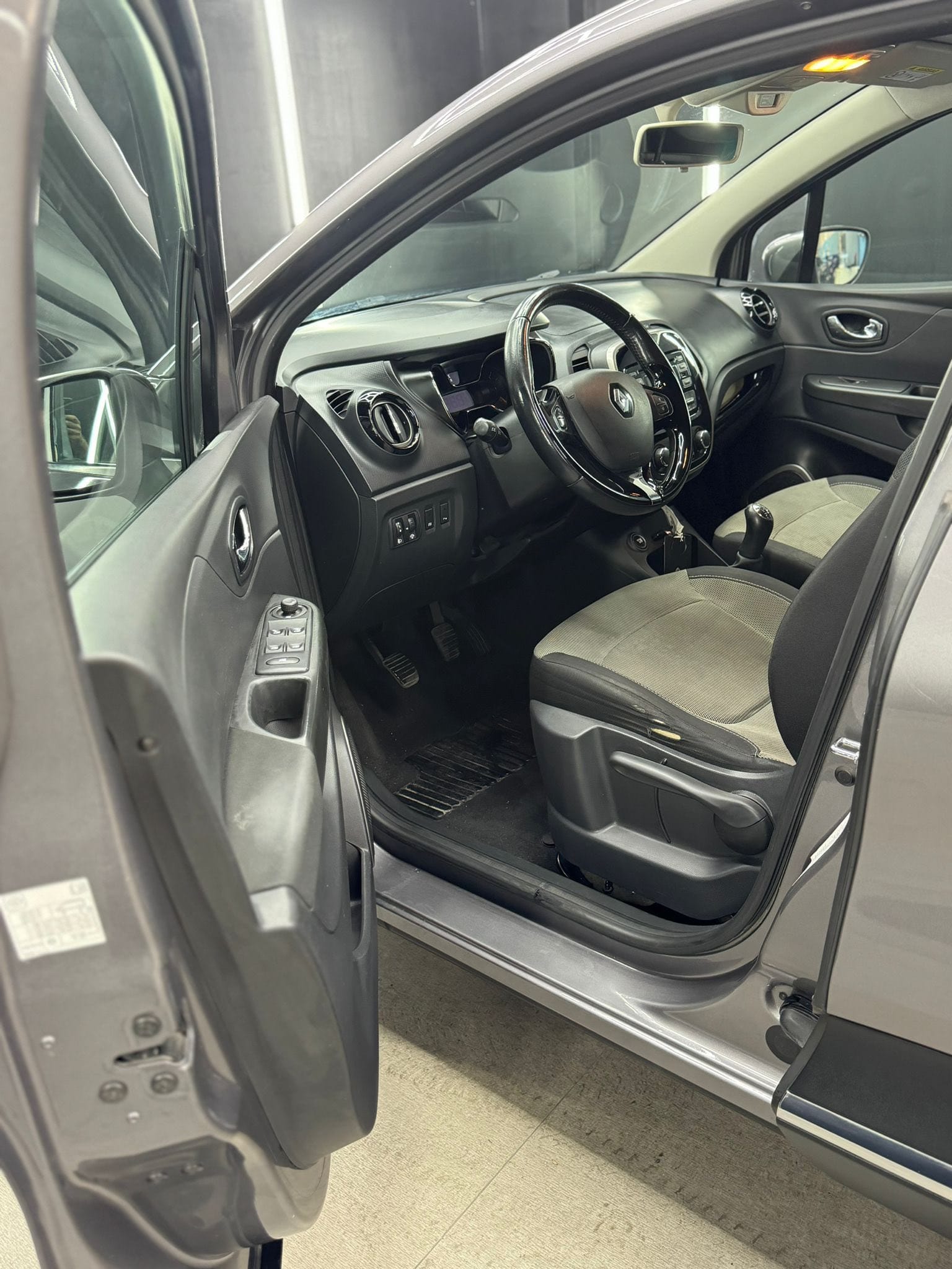 
RENAULTCAPTUR 0.9 TCe 12V 90 CV Start&Stop Energy R-Link2014 full									