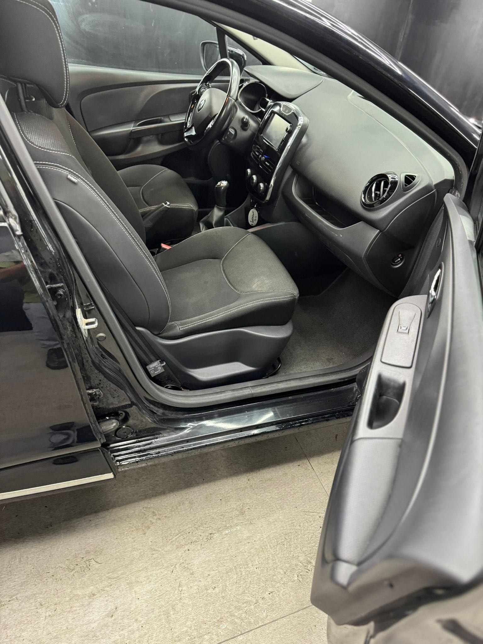 
RENAULTClio 1.2 75CV 5P Costume National2014 full									