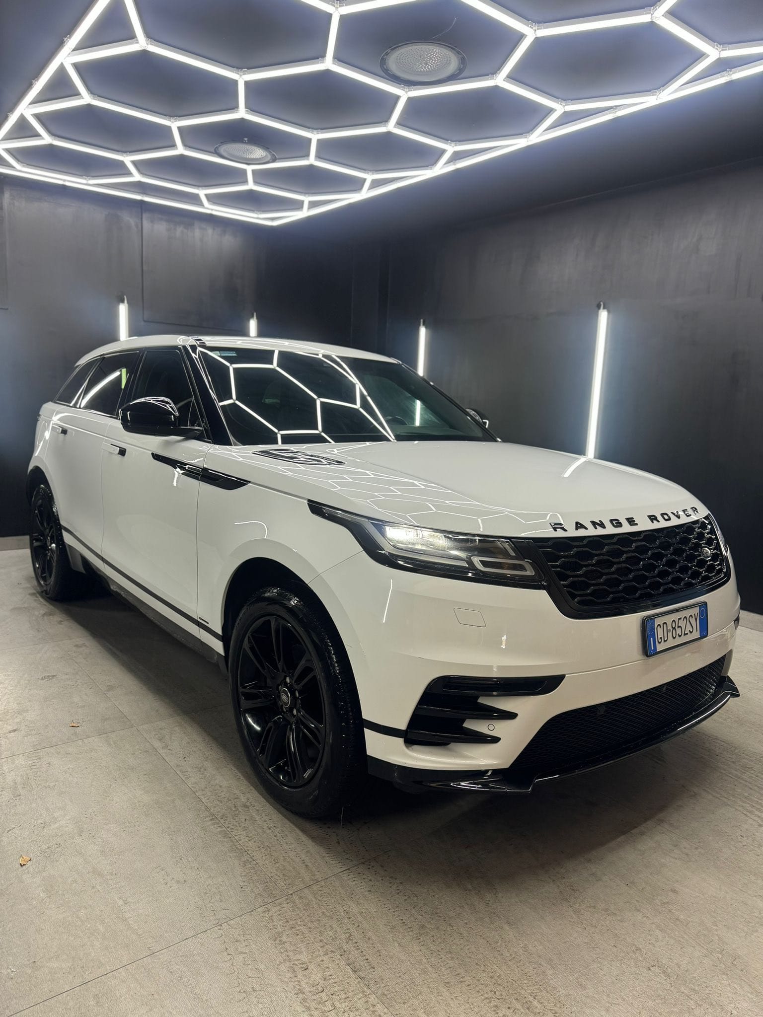 Range RoverVelar 2.0D I4 180 CV R-Dynamic HSE2020 (Dicembre)