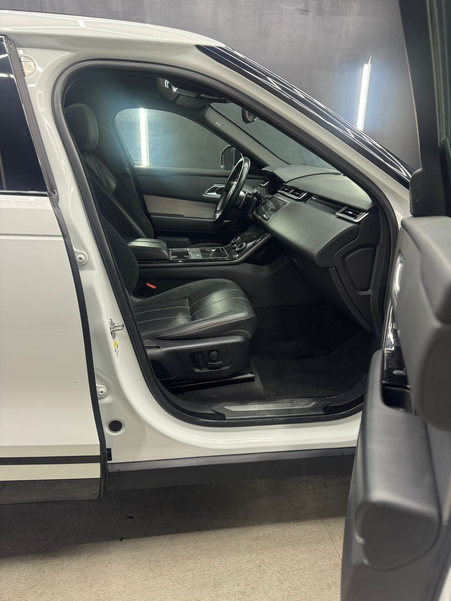 
Range RoverVelar 2.0D I4 180 CV R-Dynamic HSE2020 (Dicembre) full									