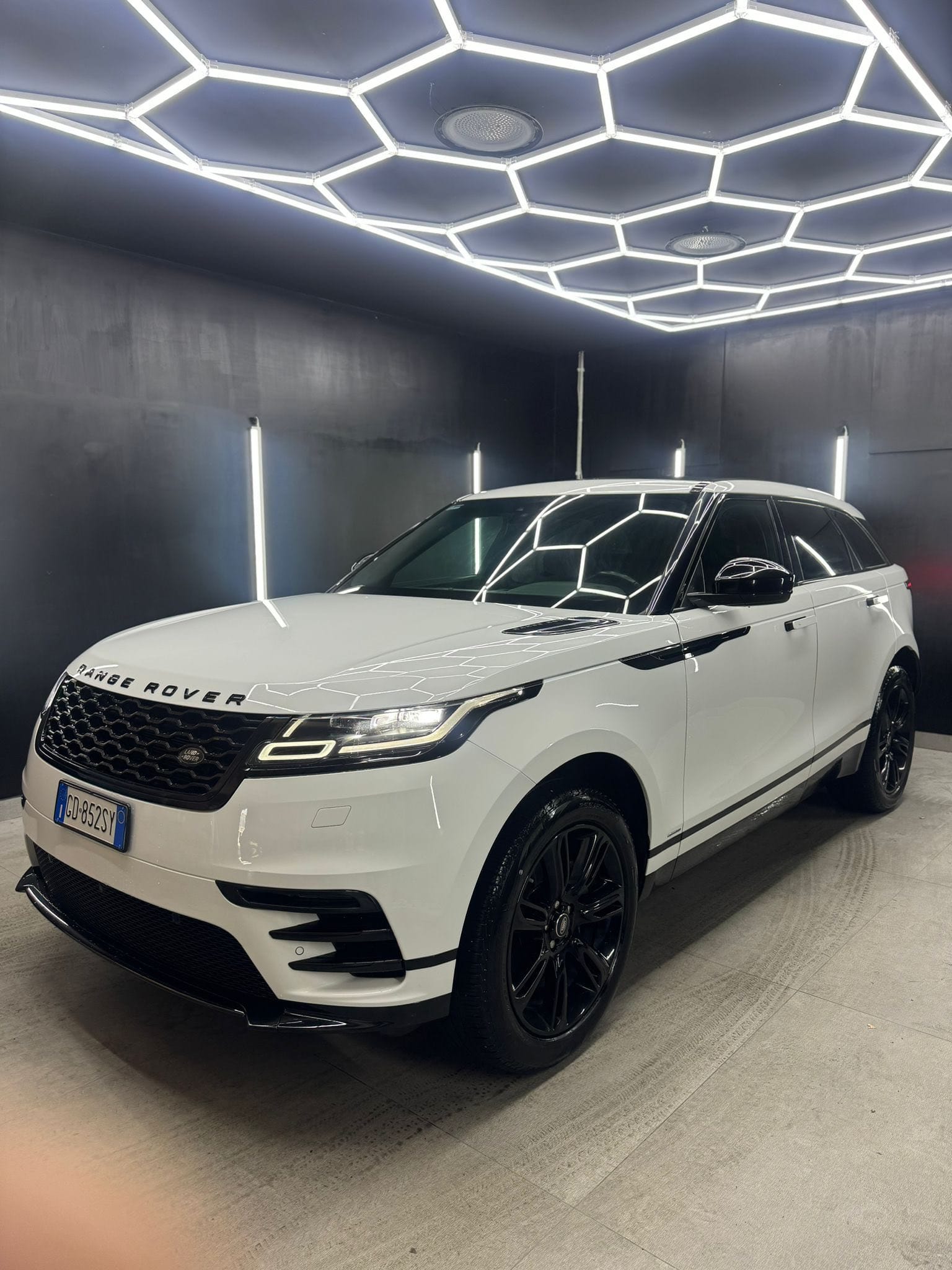 
Range RoverVelar 2.0D I4 180 CV R-Dynamic HSE2020 (Dicembre) full									