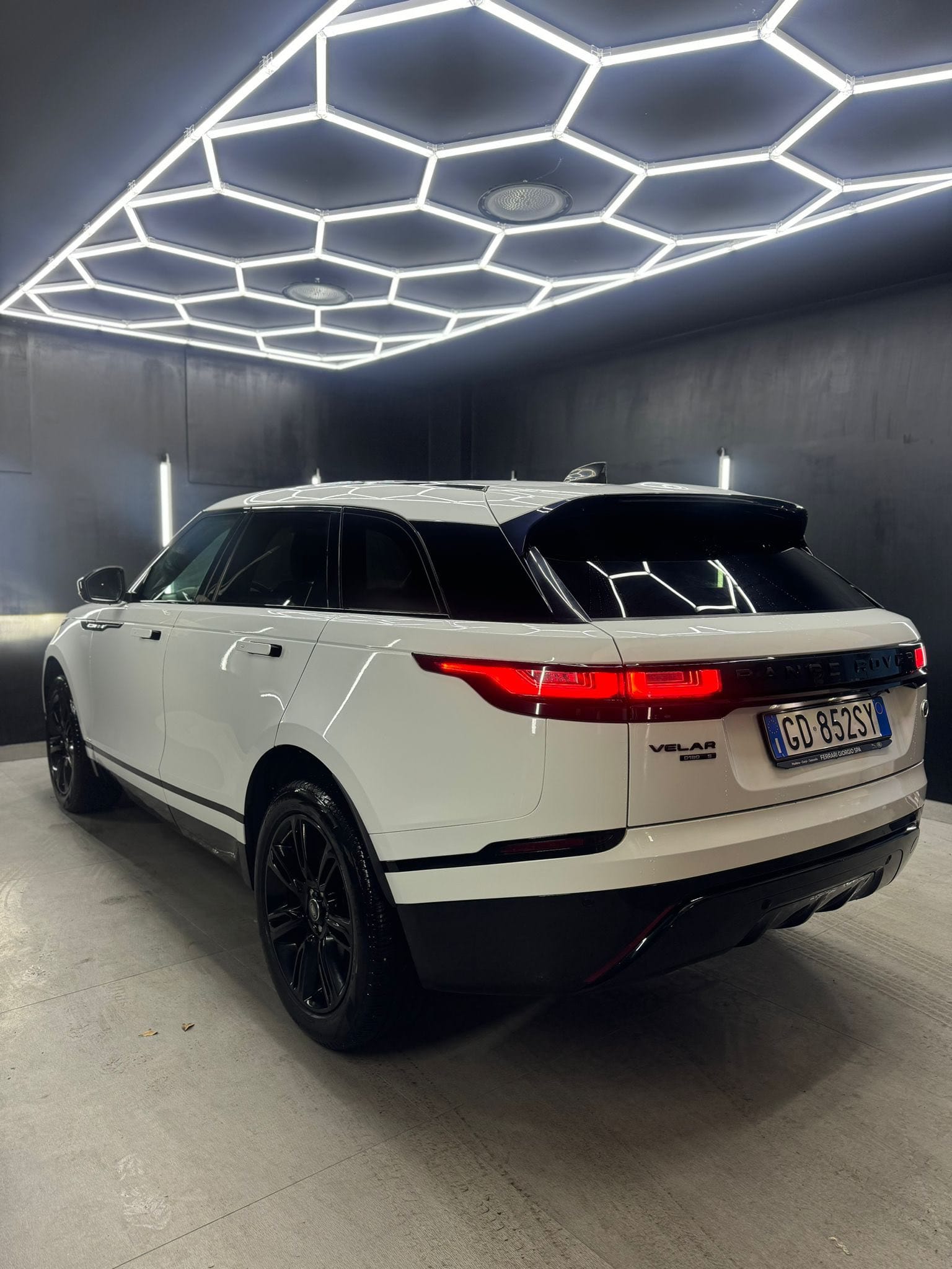 
Range RoverVelar 2.0D I4 180 CV R-Dynamic HSE2020 (Dicembre) full									
