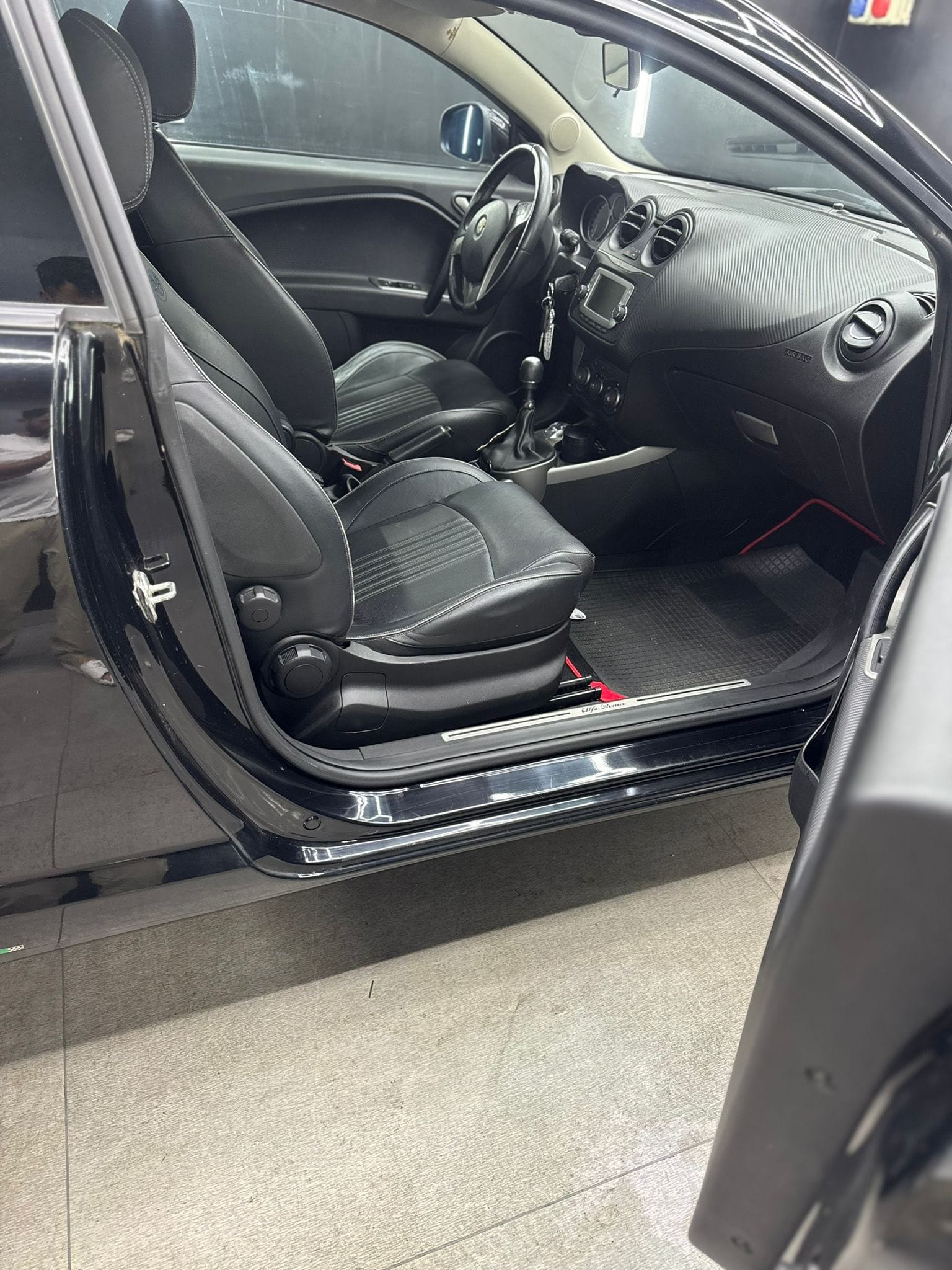 
ALFA ROMEOMiTo 0.9 T 105 CV TwinAir S&S Distinctive2013 full									