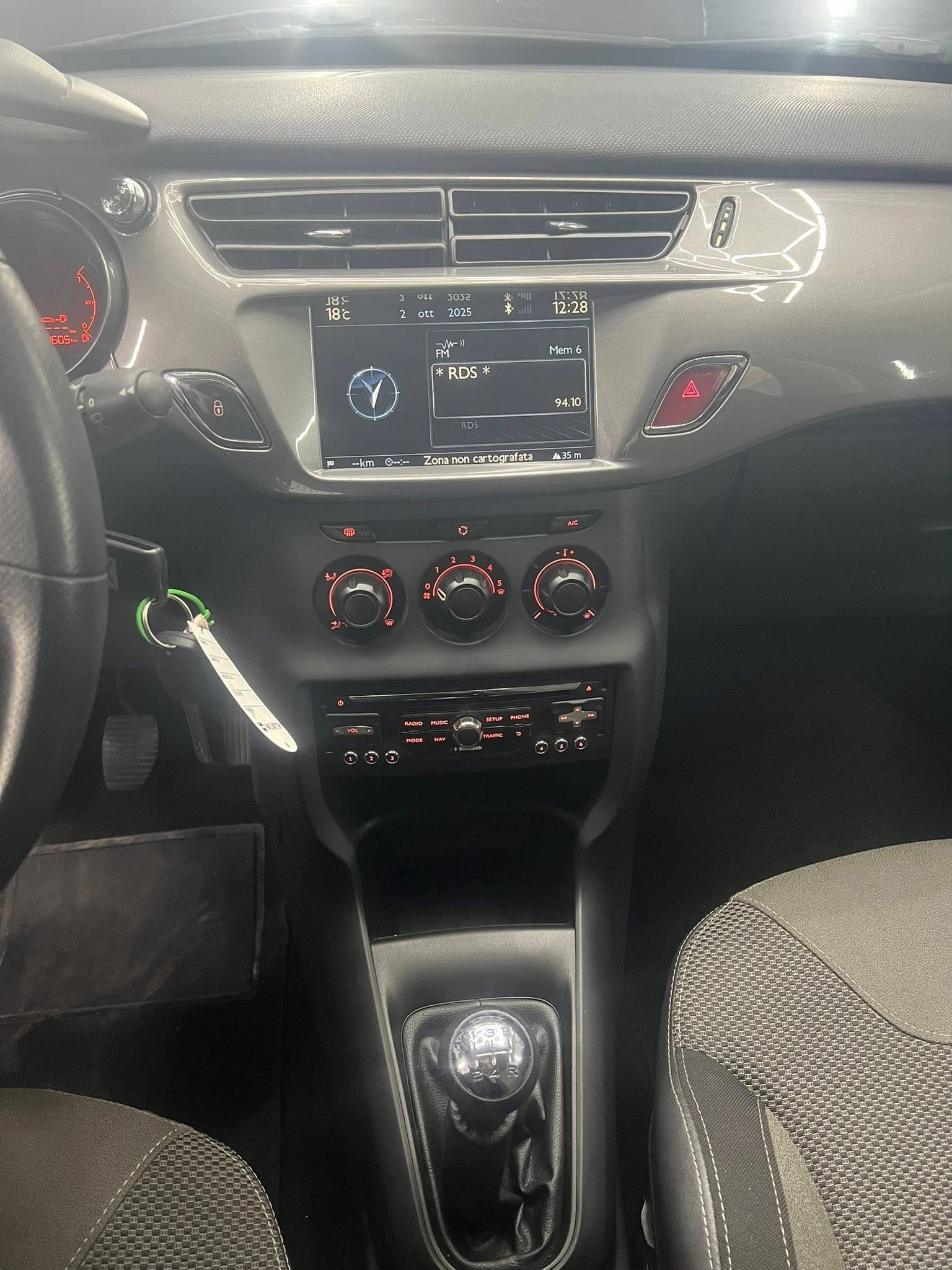 
CITROENC3 1.2 VTi 82 Exclusive2013 full									