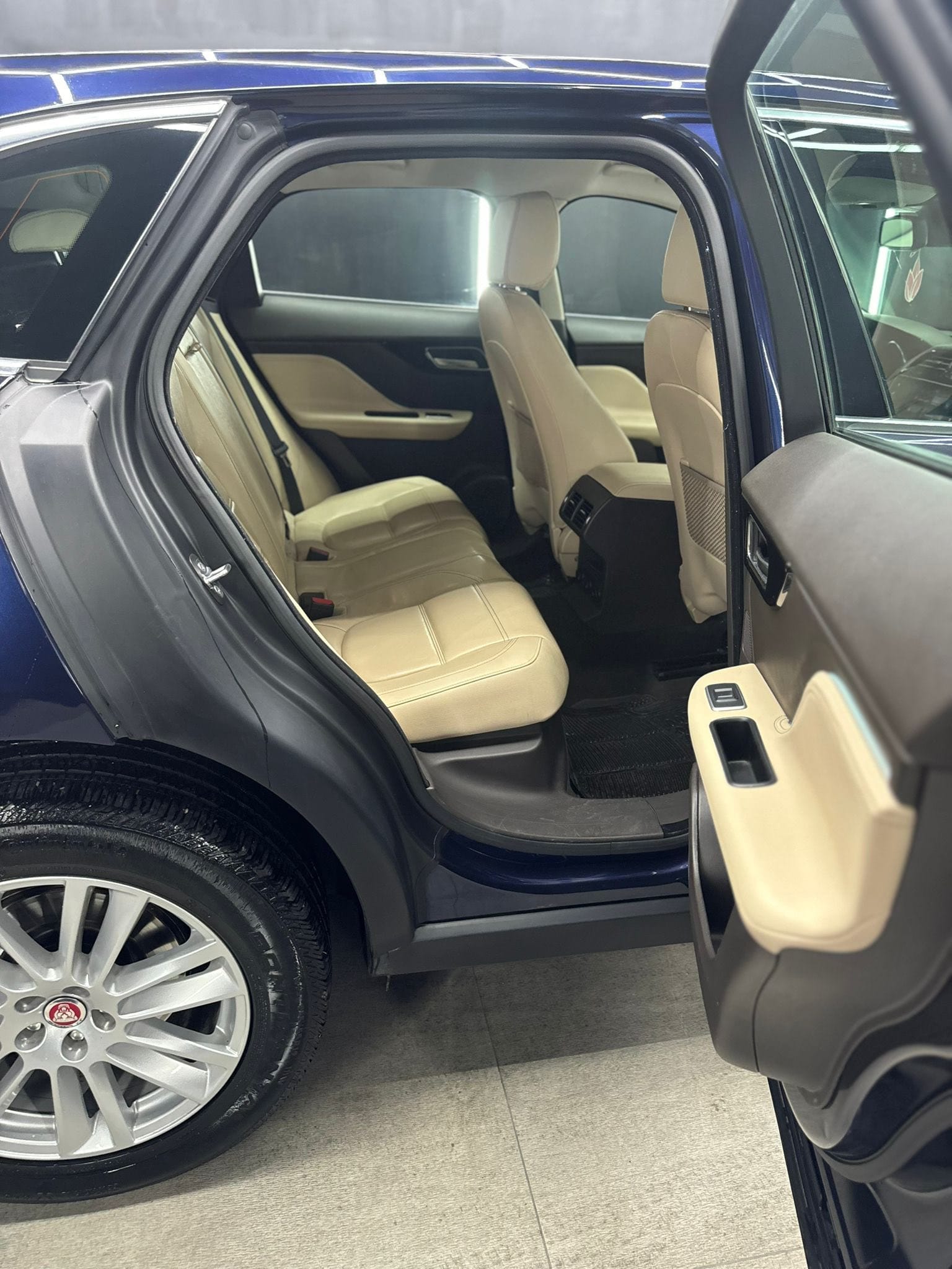 
JAGUARF-PACE 2.0 D 240 CV AWD aut. Portfolio2018 full									