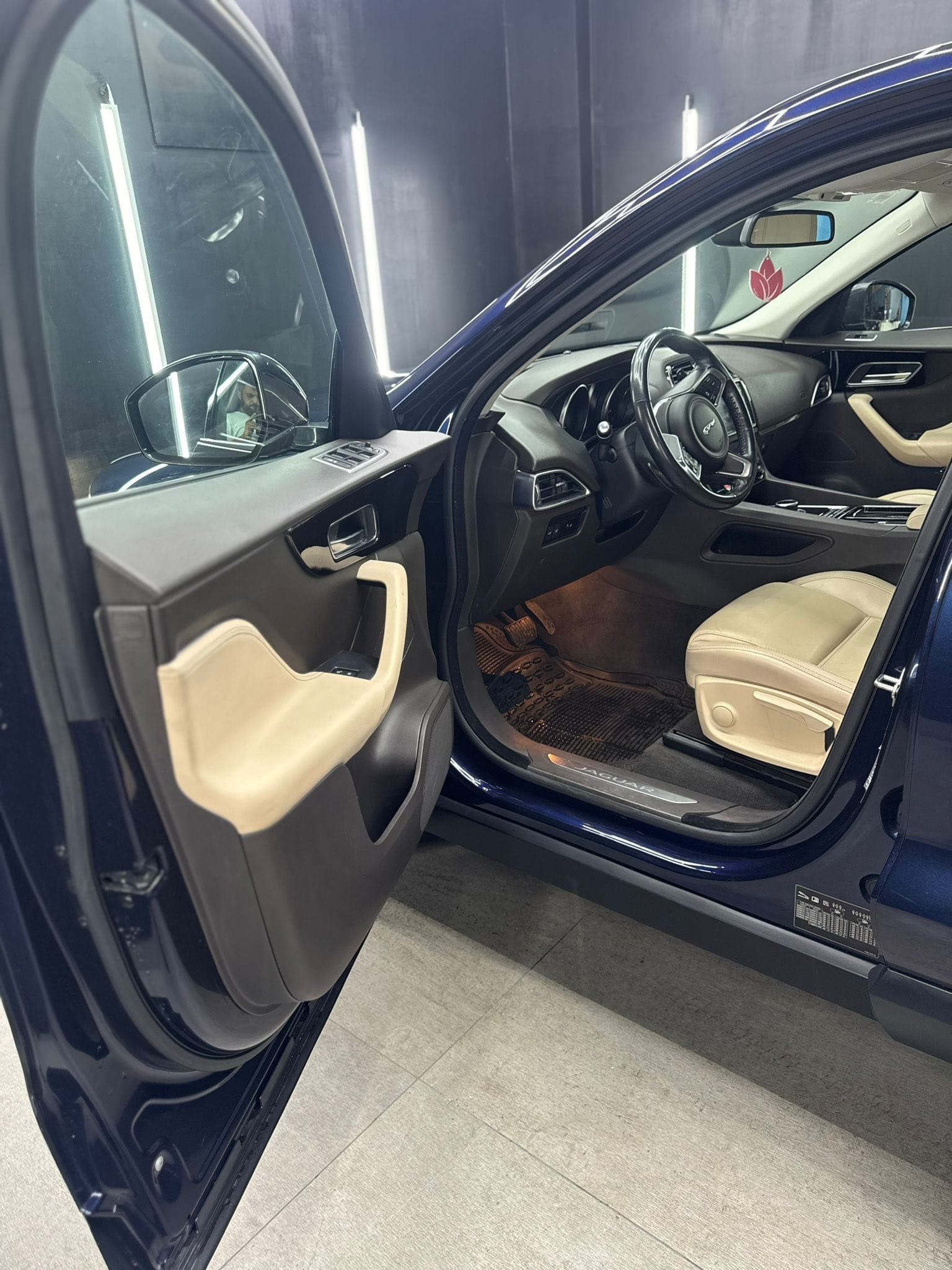 
JAGUARF-PACE 2.0 D 240 CV AWD aut. Portfolio2018 full									