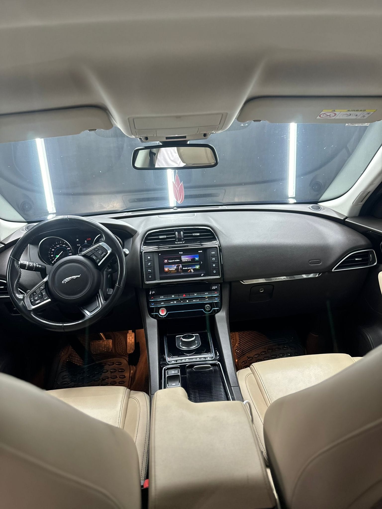 
JAGUARF-PACE 2.0 D 240 CV AWD aut. Portfolio2018 full									