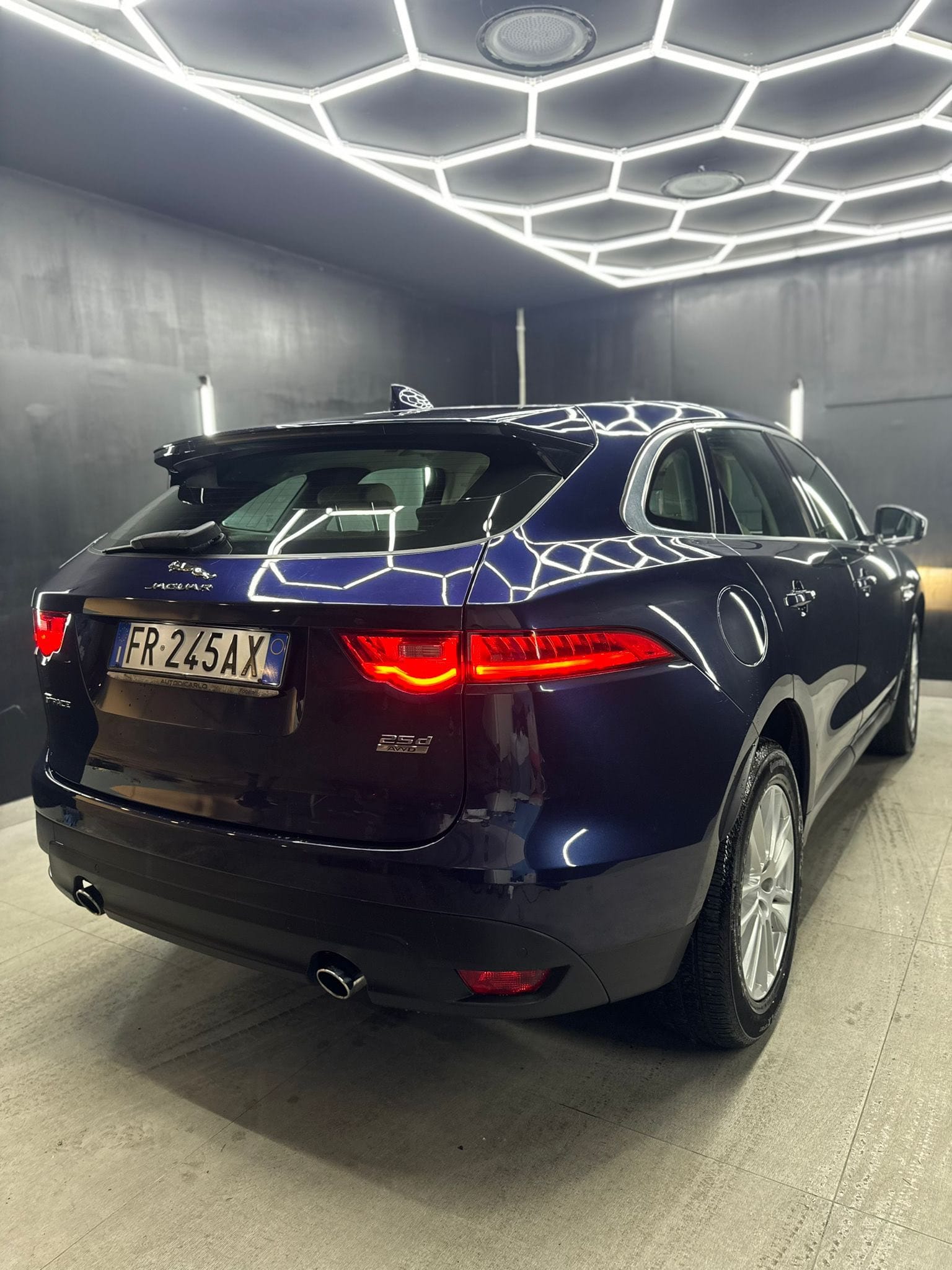 
JAGUARF-PACE 2.0 D 240 CV AWD aut. Portfolio2018 full									