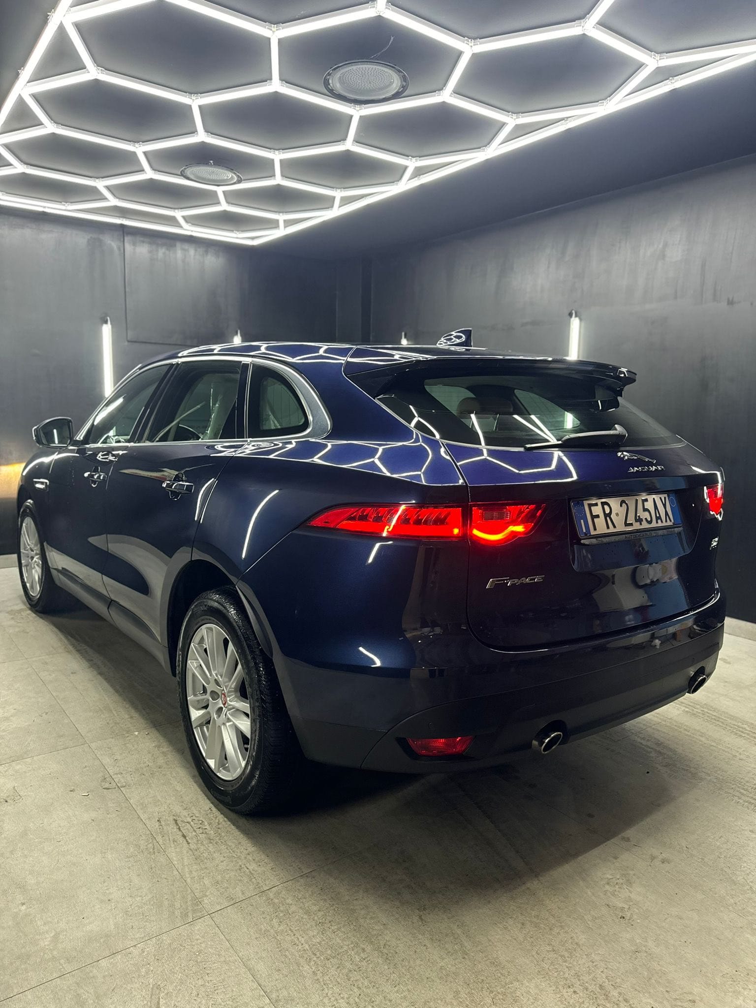 
JAGUARF-PACE 2.0 D 240 CV AWD aut. Portfolio2018 full									