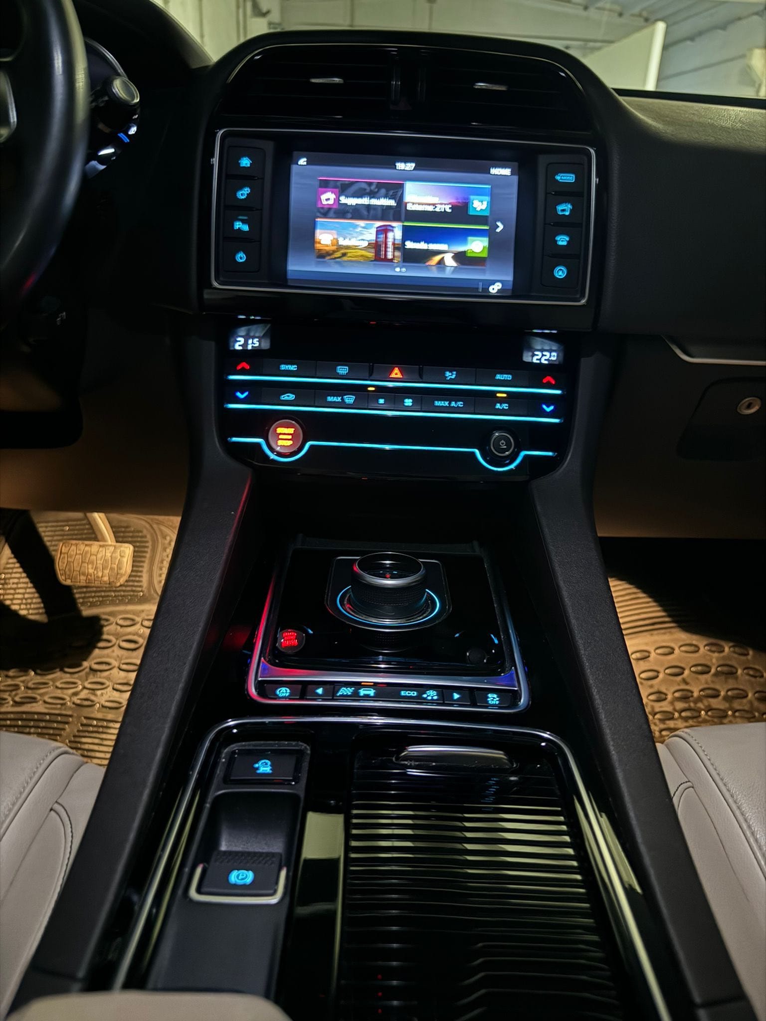 
JAGUARF-PACE 2.0 D 240 CV AWD aut. Portfolio2018 full									