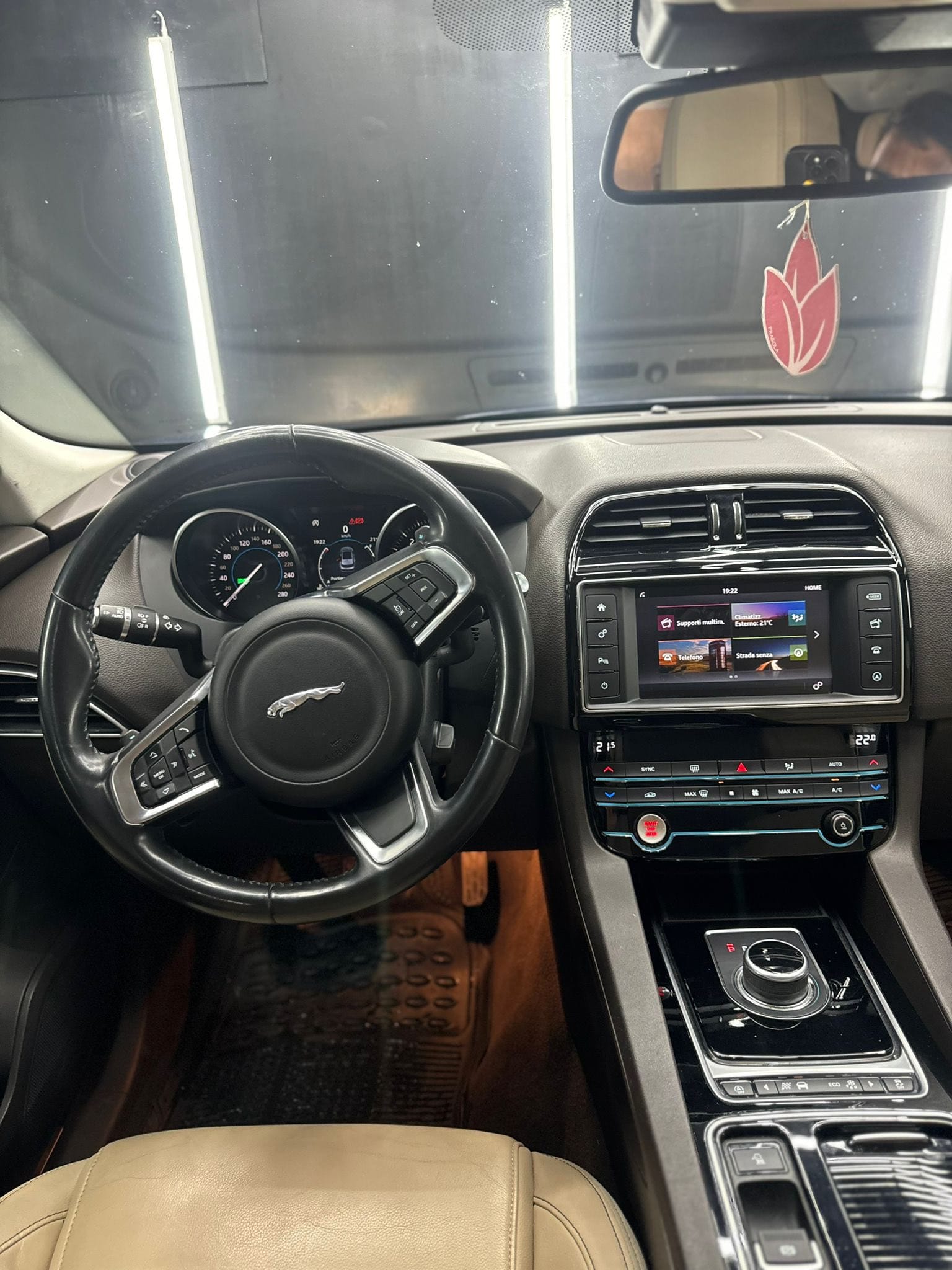 
JAGUARF-PACE 2.0 D 240 CV AWD aut. Portfolio2018 full									