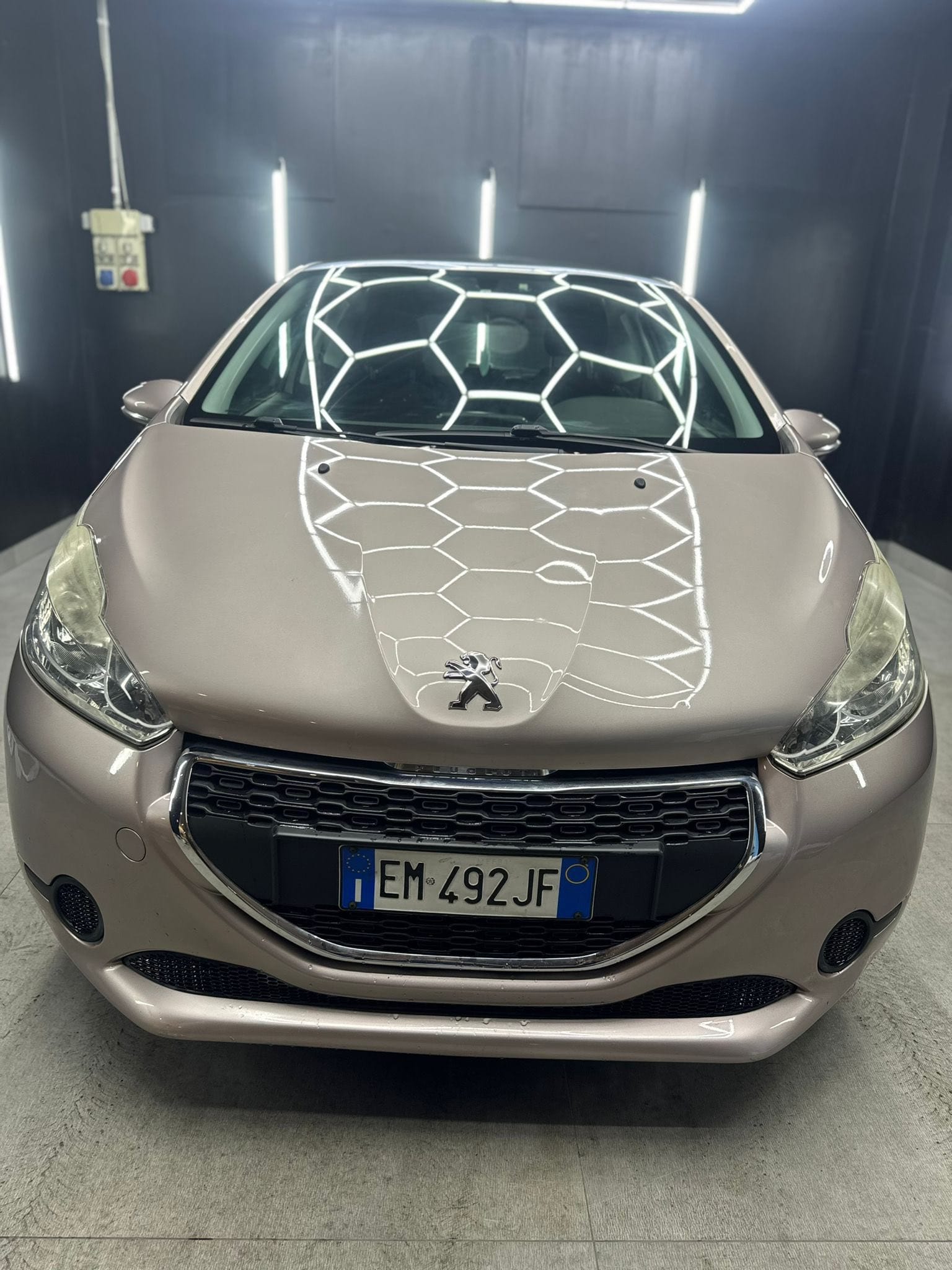 
PEUGEOT208 1o serie 1.4 VTi 95 CV 3P Allure2012 full									