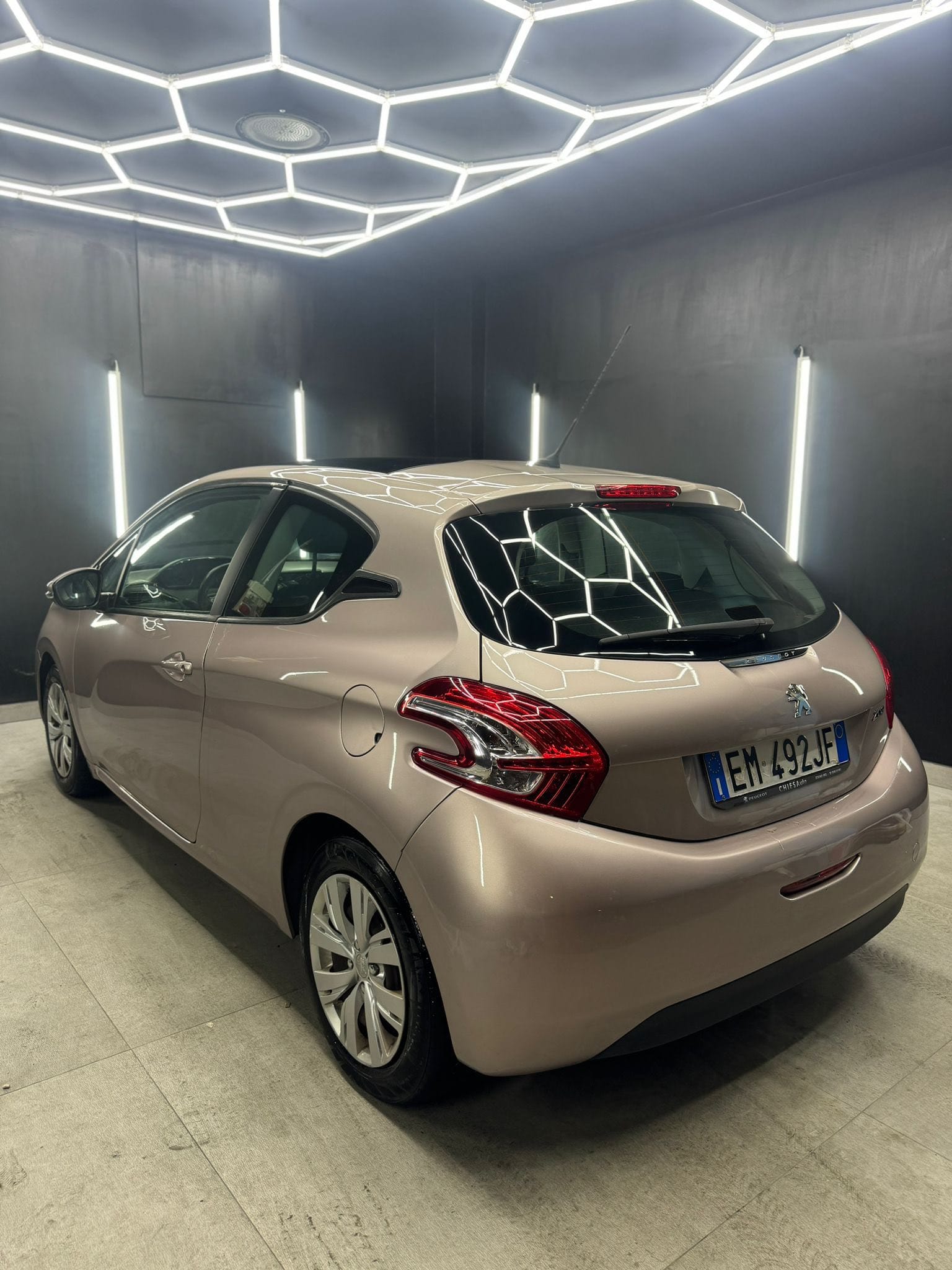 
PEUGEOT208 1o serie 1.4 VTi 95 CV 3P Allure2012 full									