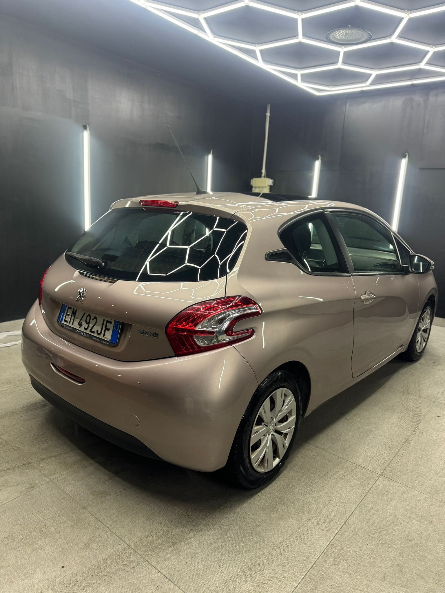 
PEUGEOT208 1o serie 1.4 VTi 95 CV 3P Allure2012 full									