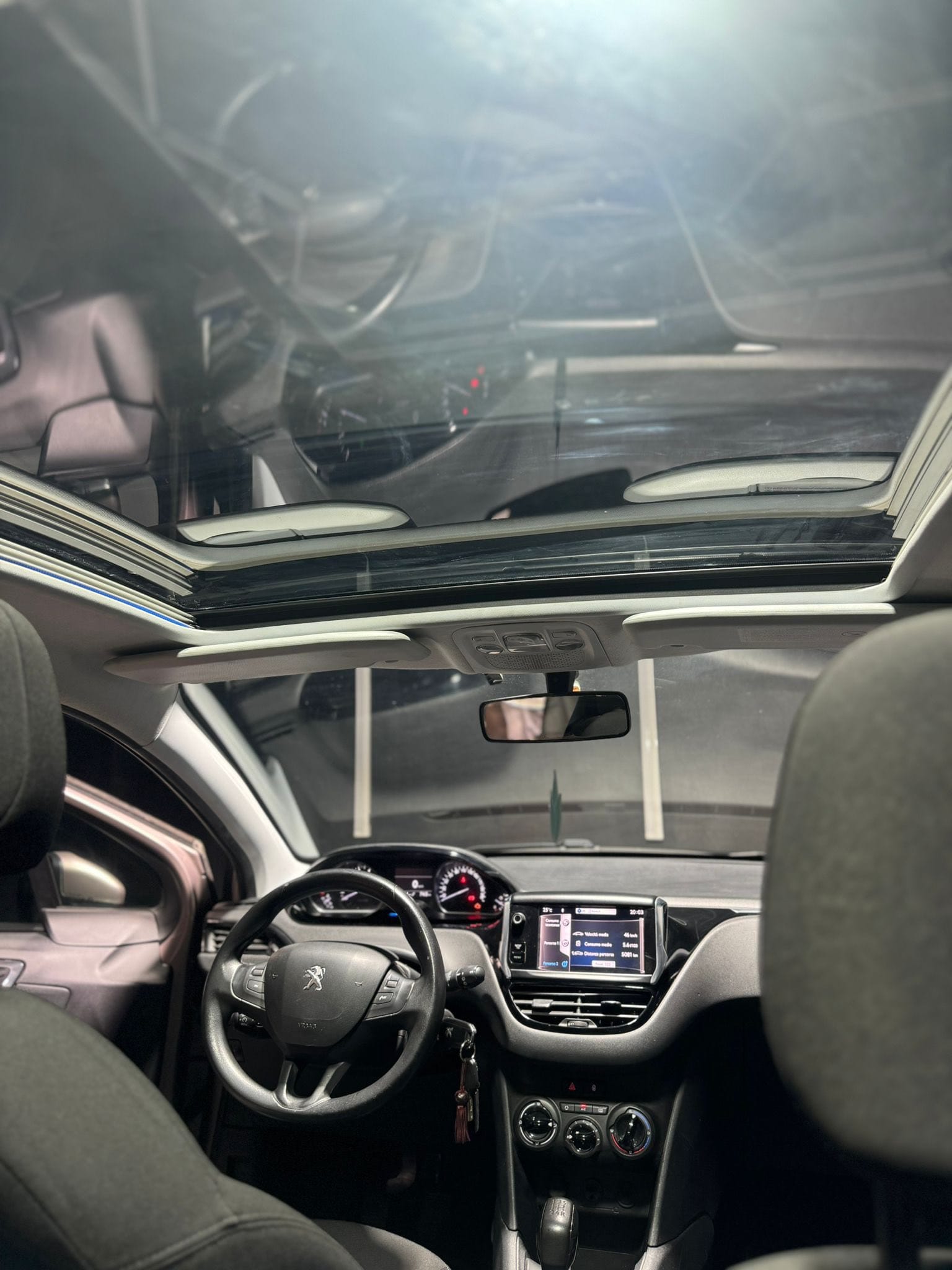 
PEUGEOT208 1o serie 1.4 VTi 95 CV 3P Allure2012 full									