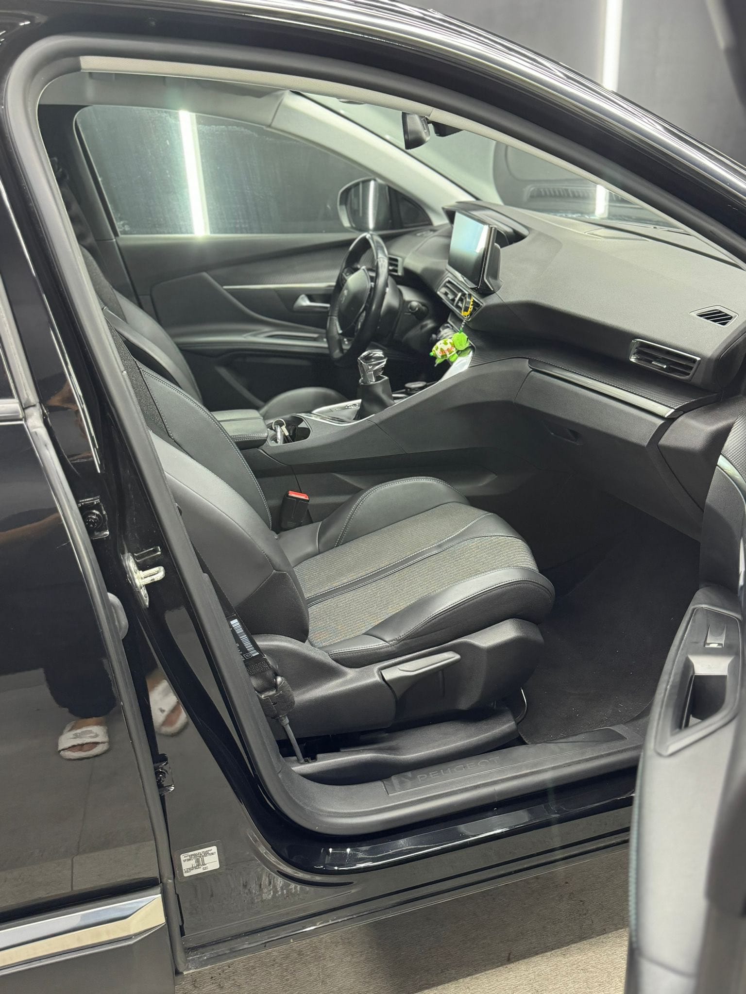 
PEUGEOT3008 BlueHDi 130 S&S Allure Pack2023 full									